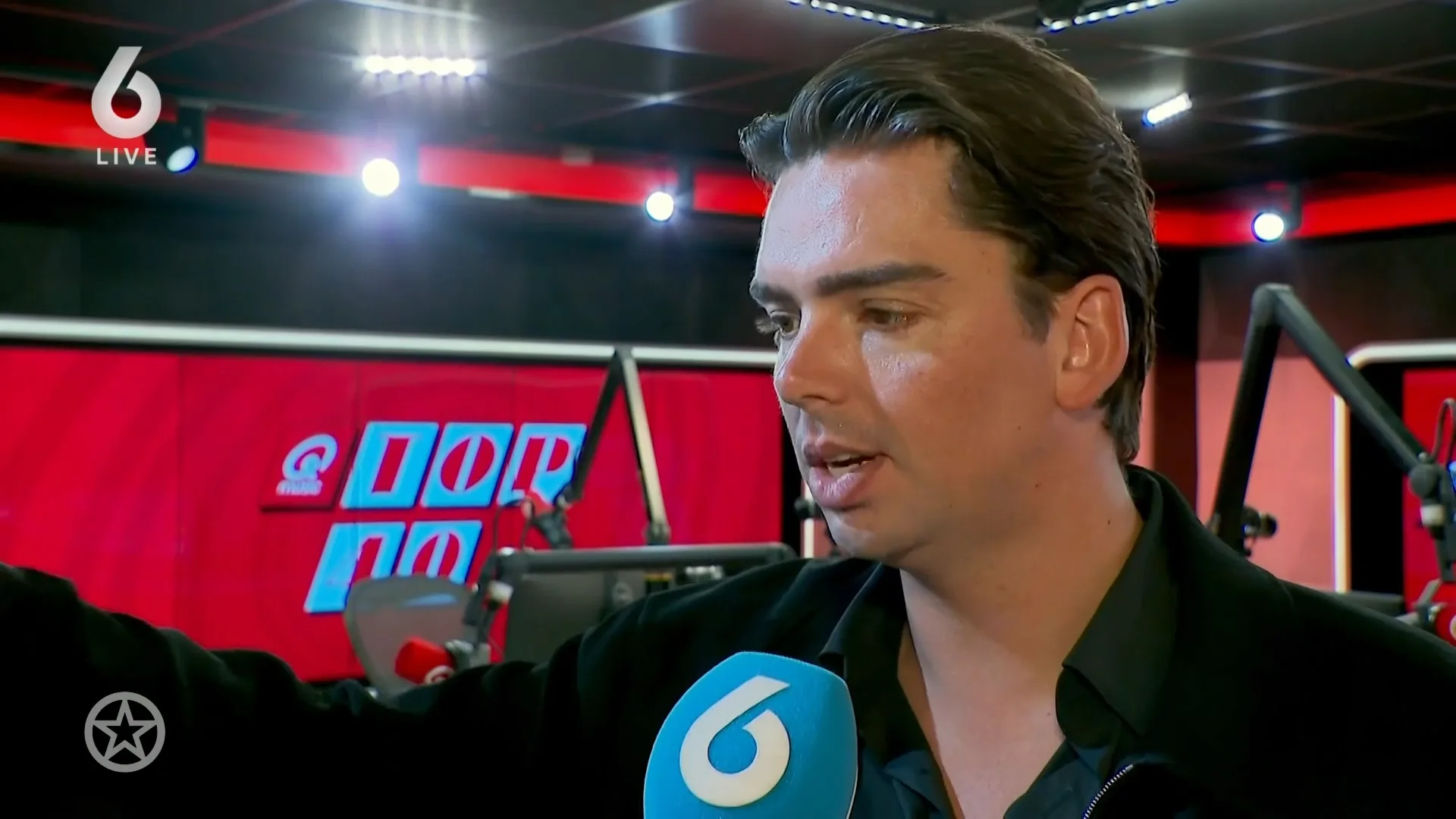 Yves Berendse stoot Roxy Dekker van haar troon