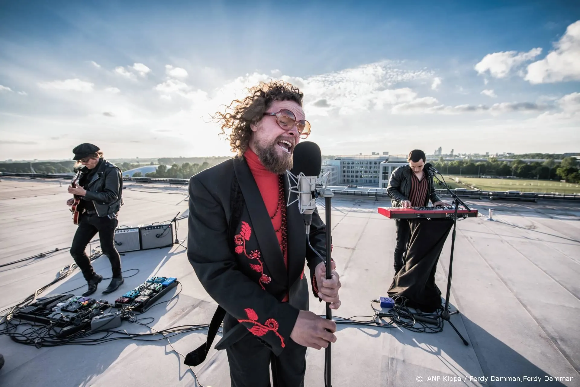 Di-rect presenteert nieuwe single op negen stations