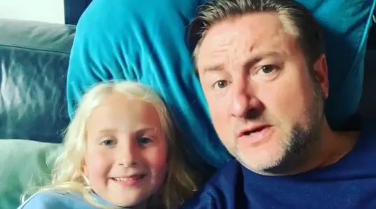 Dennis Weening flink voor paal gezet door dochter