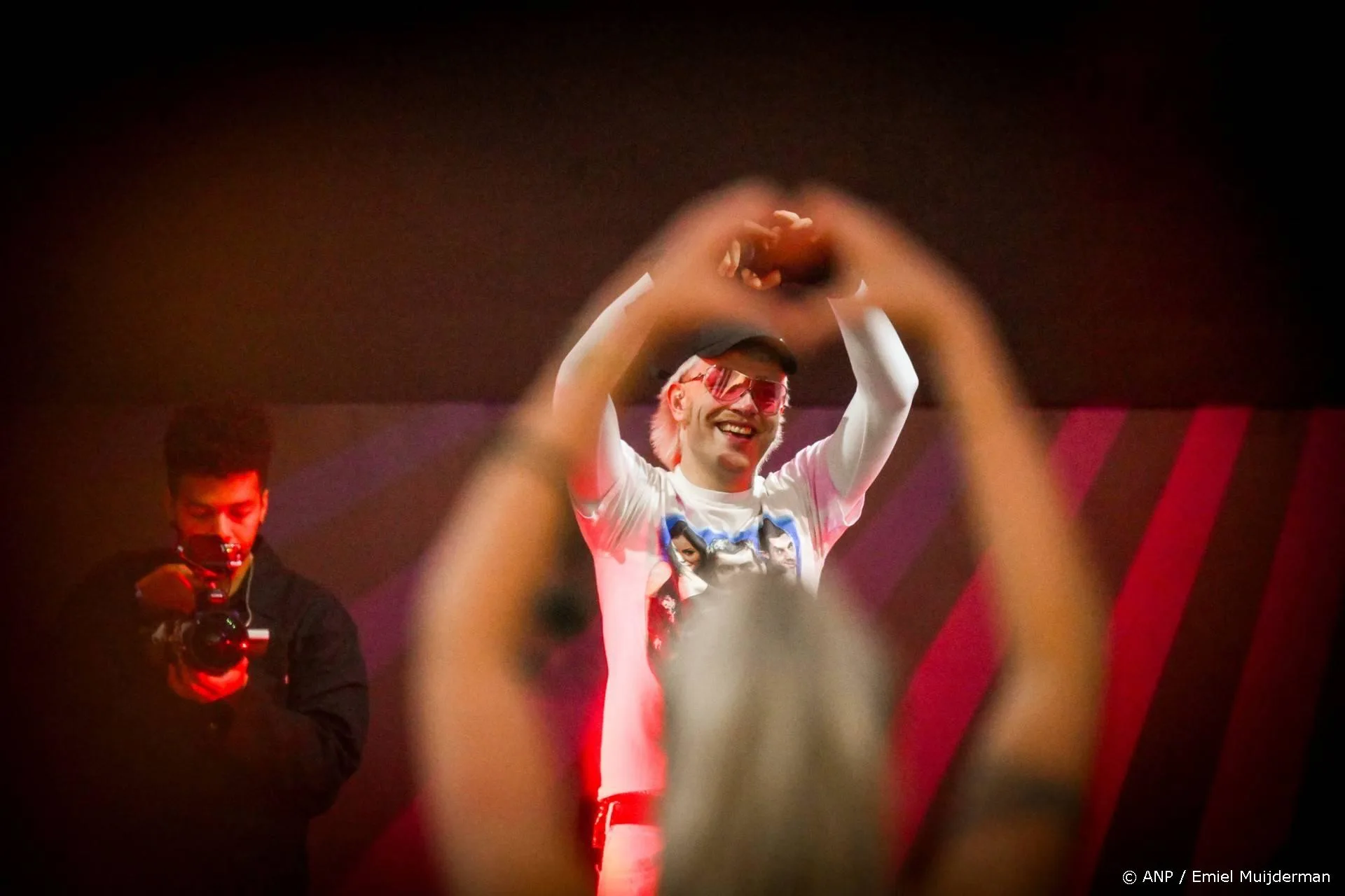 Zien: Joost Klein moet duidelijk wennen aan rol in The Voice