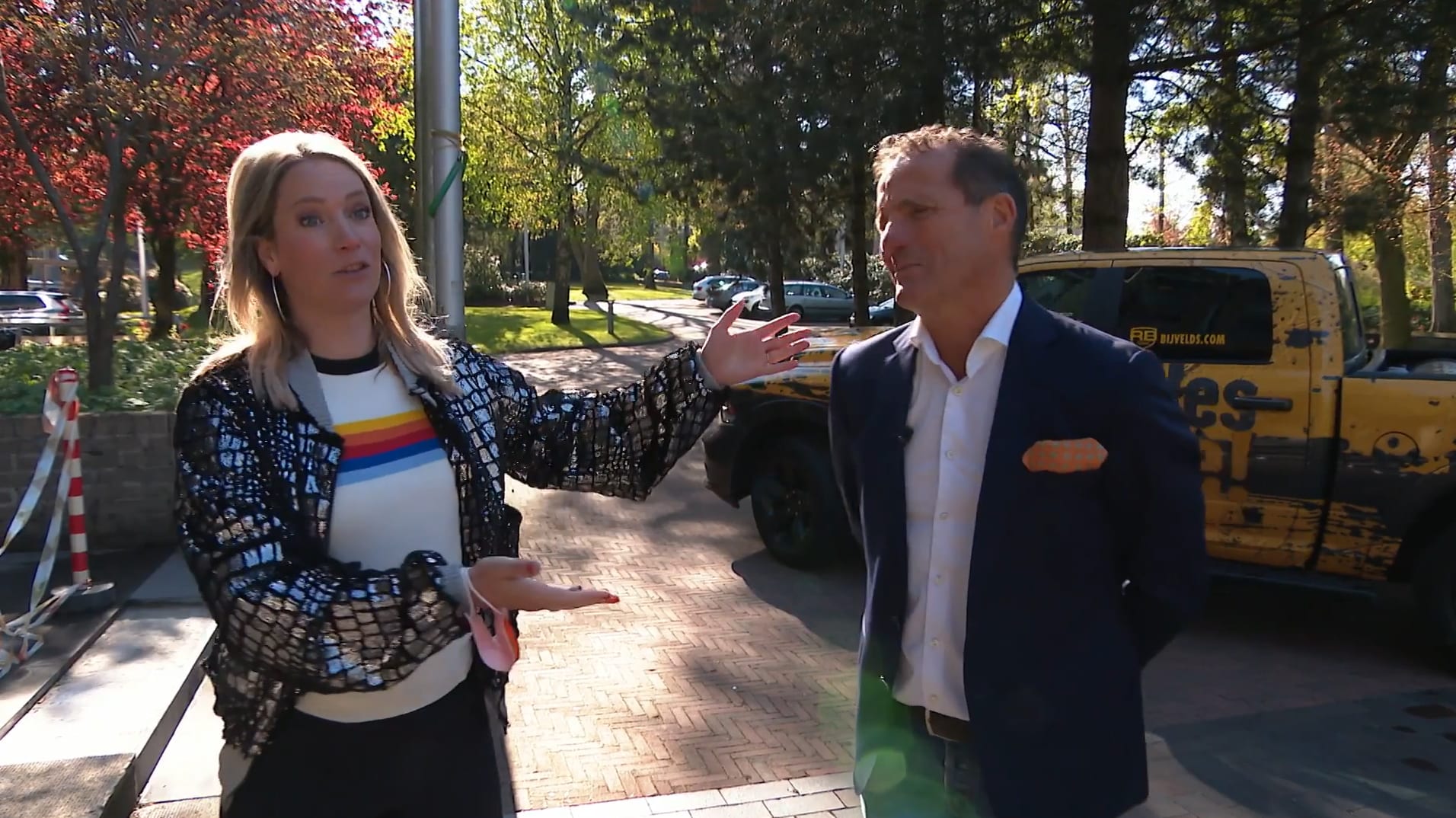 John de Bever en Hélène Hendriks zoeken de mooiste Oranje-straat van Nederland
