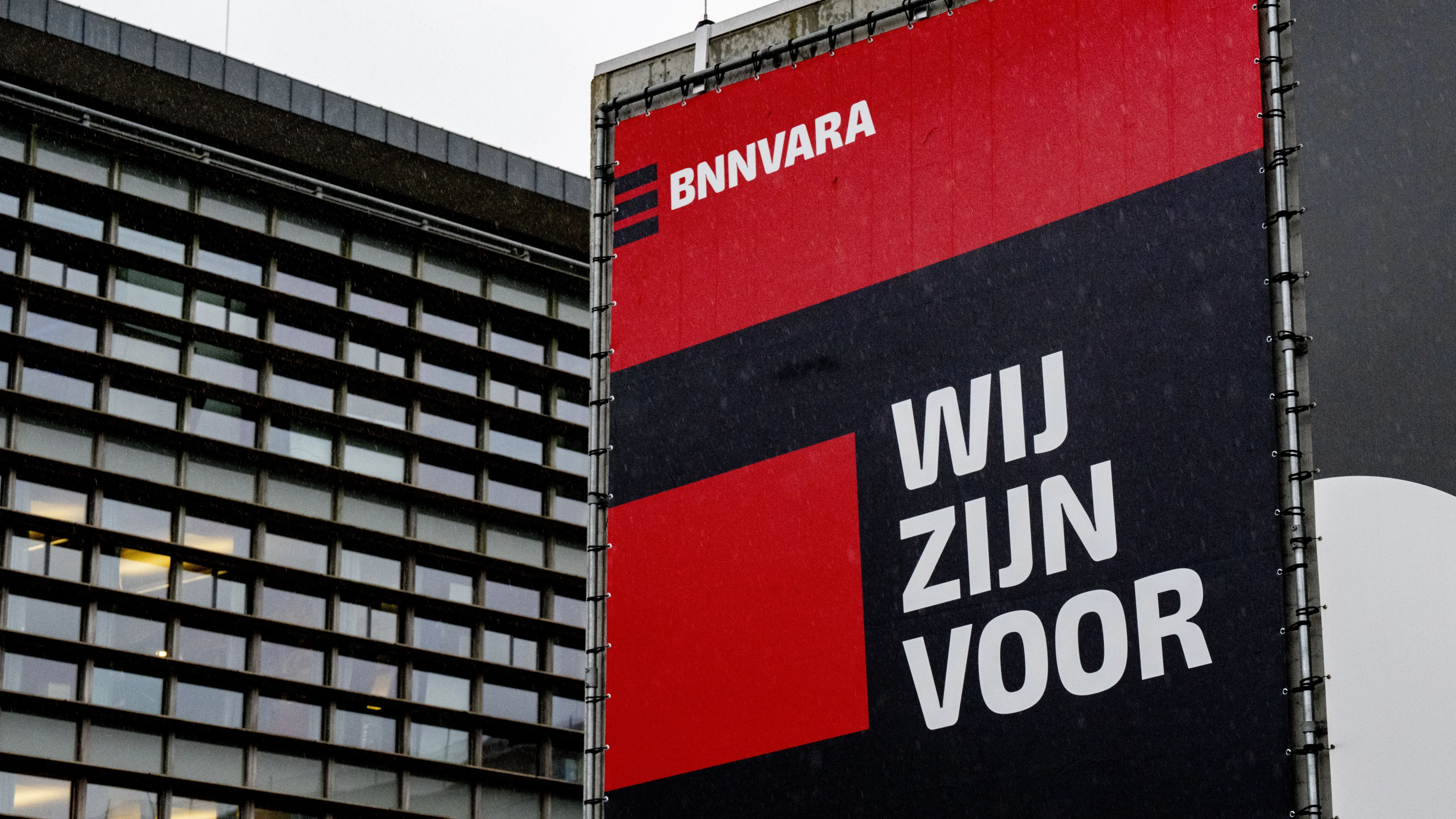 Deze bekende programmamaker draait pornofilm in directiekamer BNNVARA