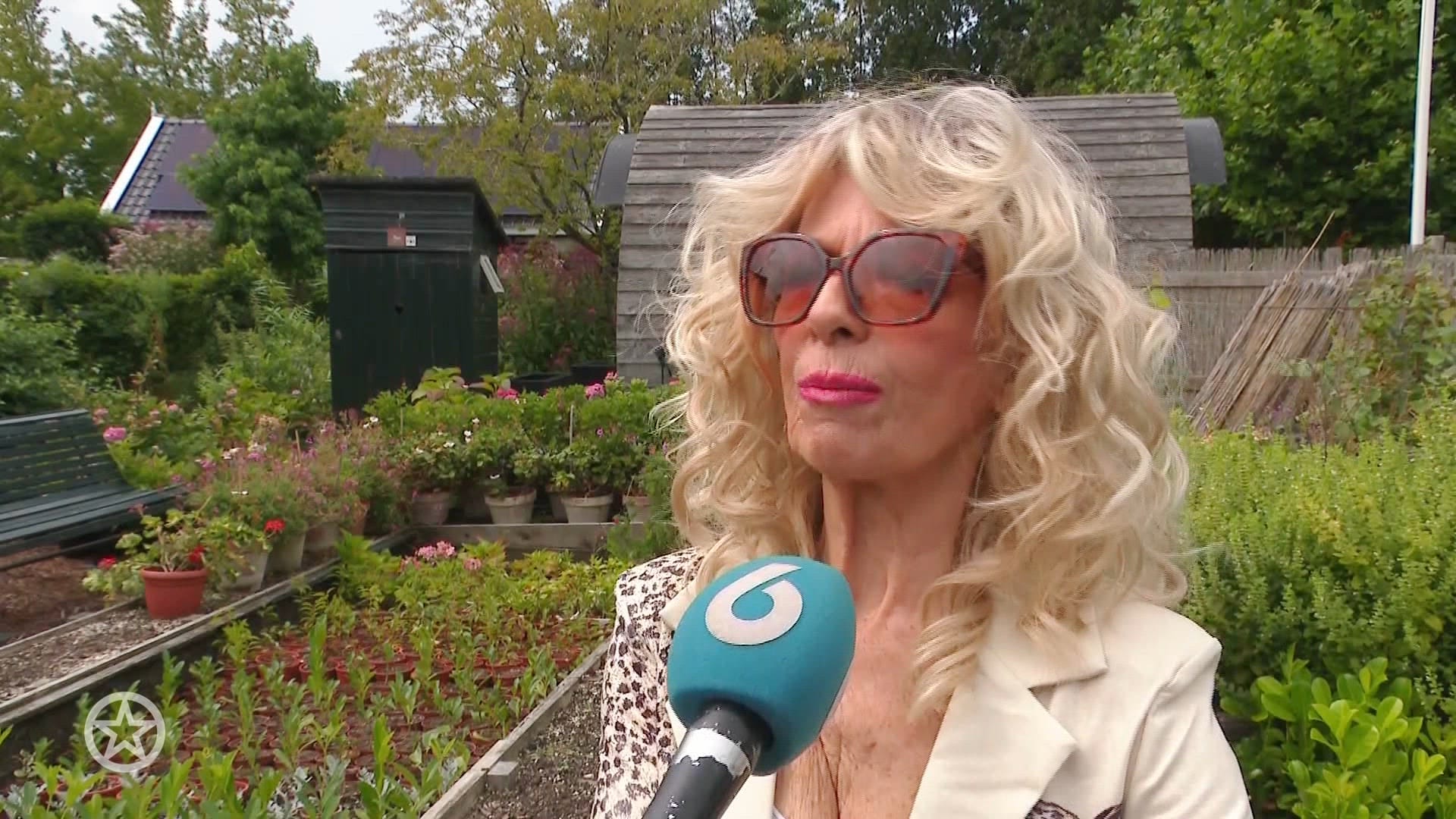 Bonnie St. Claire heeft haar rib gekneusd