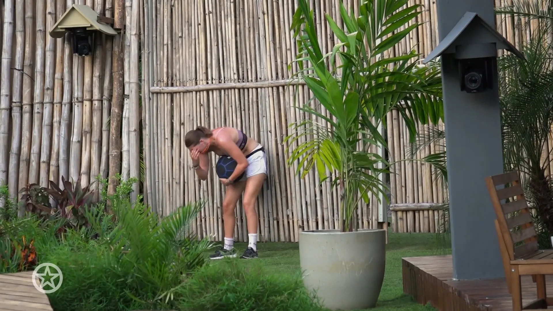 Bella barst in tranen uit...