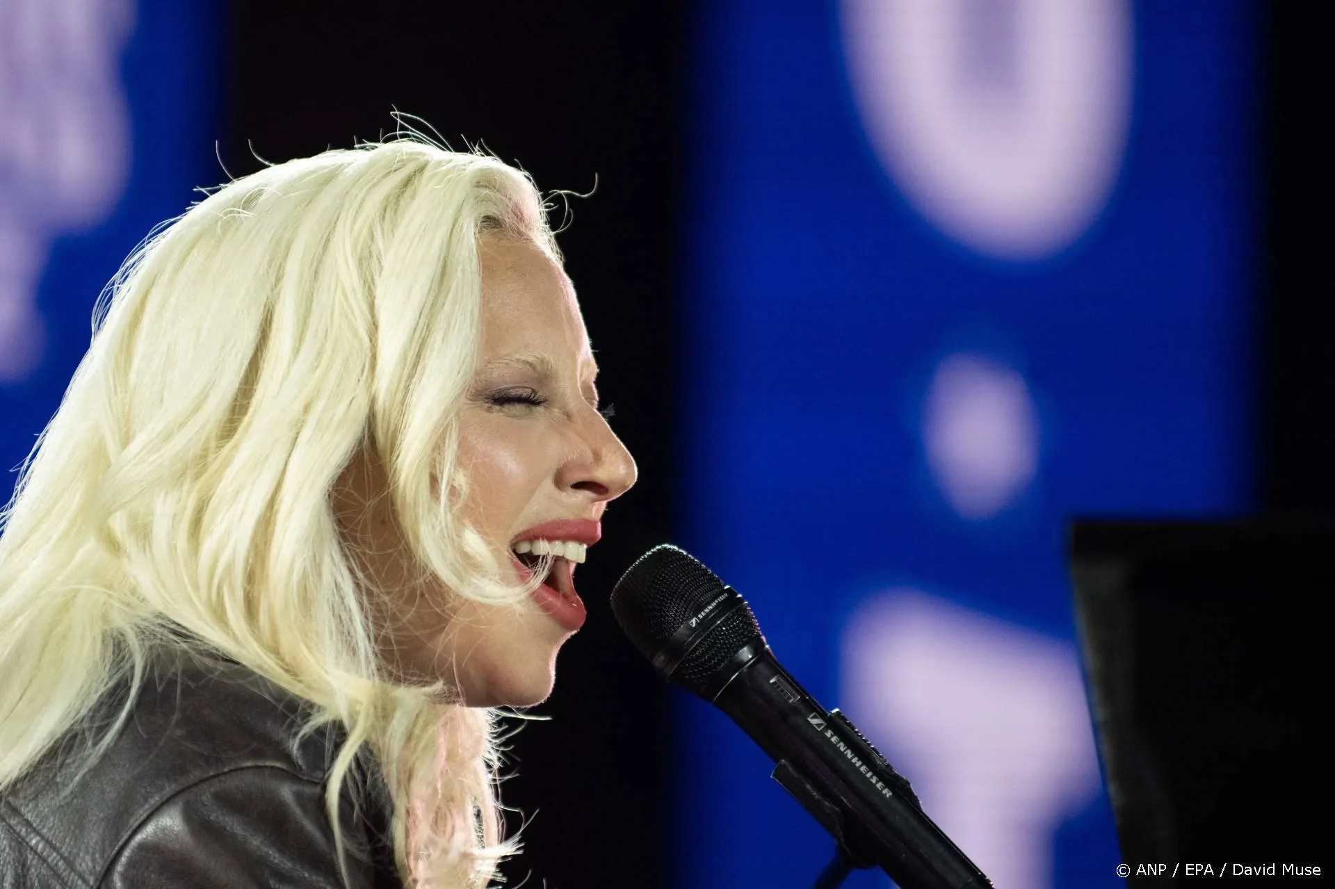 Lady Gaga zegt concert af door hardnekkige infectie: 'Ben aan het vechten'