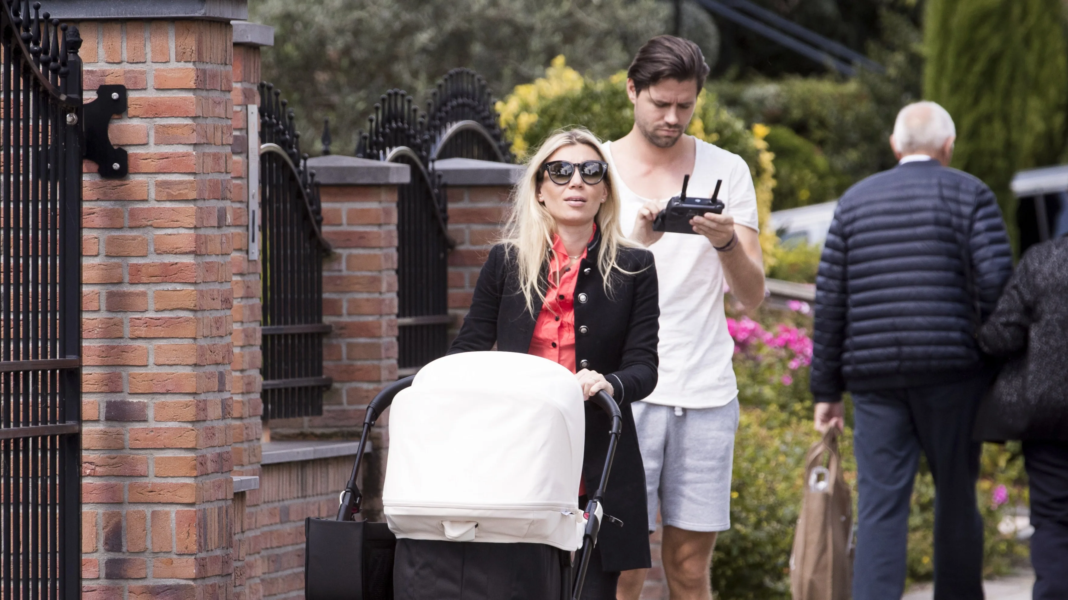 Annemarie en Simon belanden in bizarre situatie