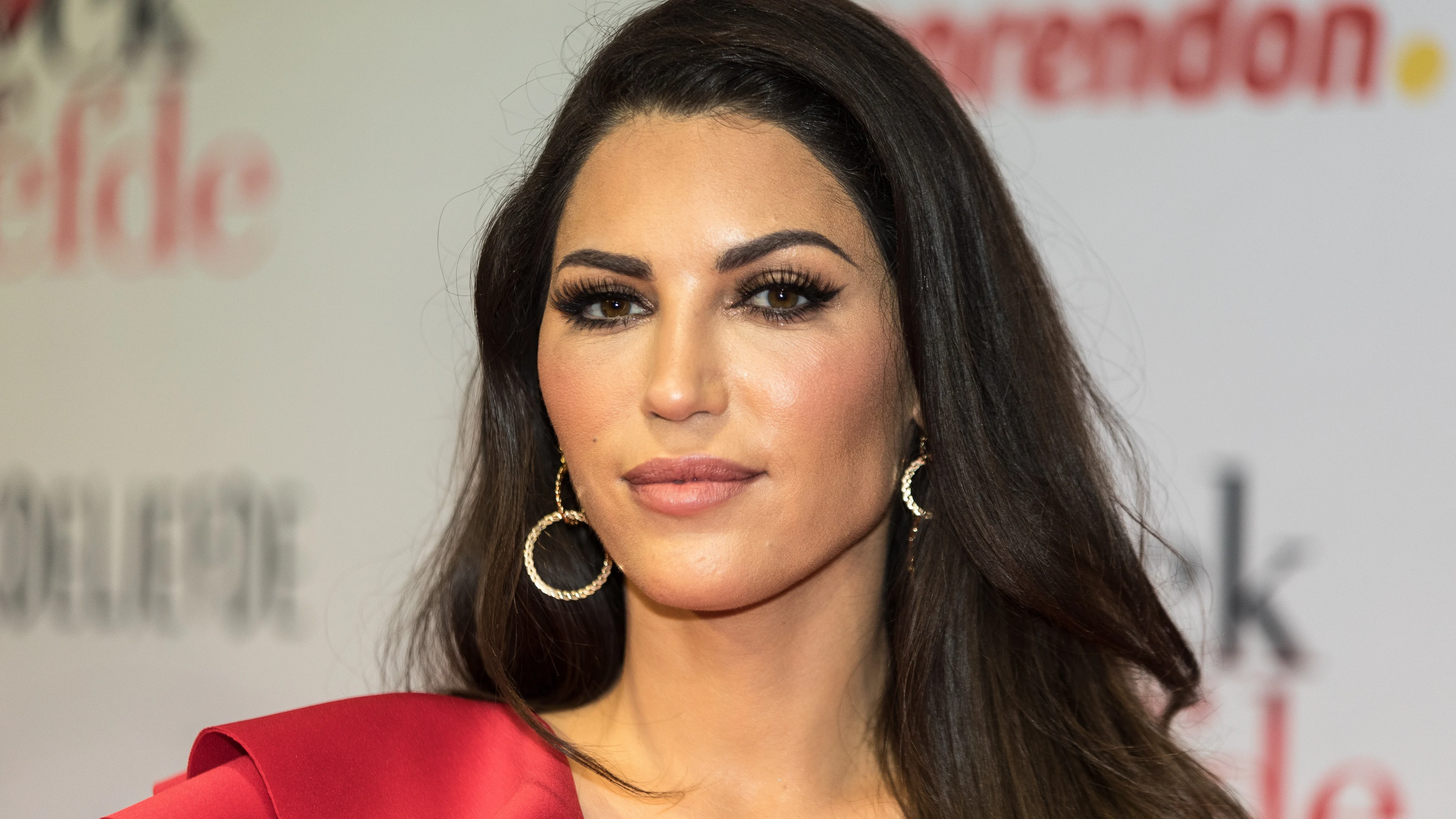 Dolgelukkige Yolanthe flink verrast bij thuiskomst door Xess Xava
