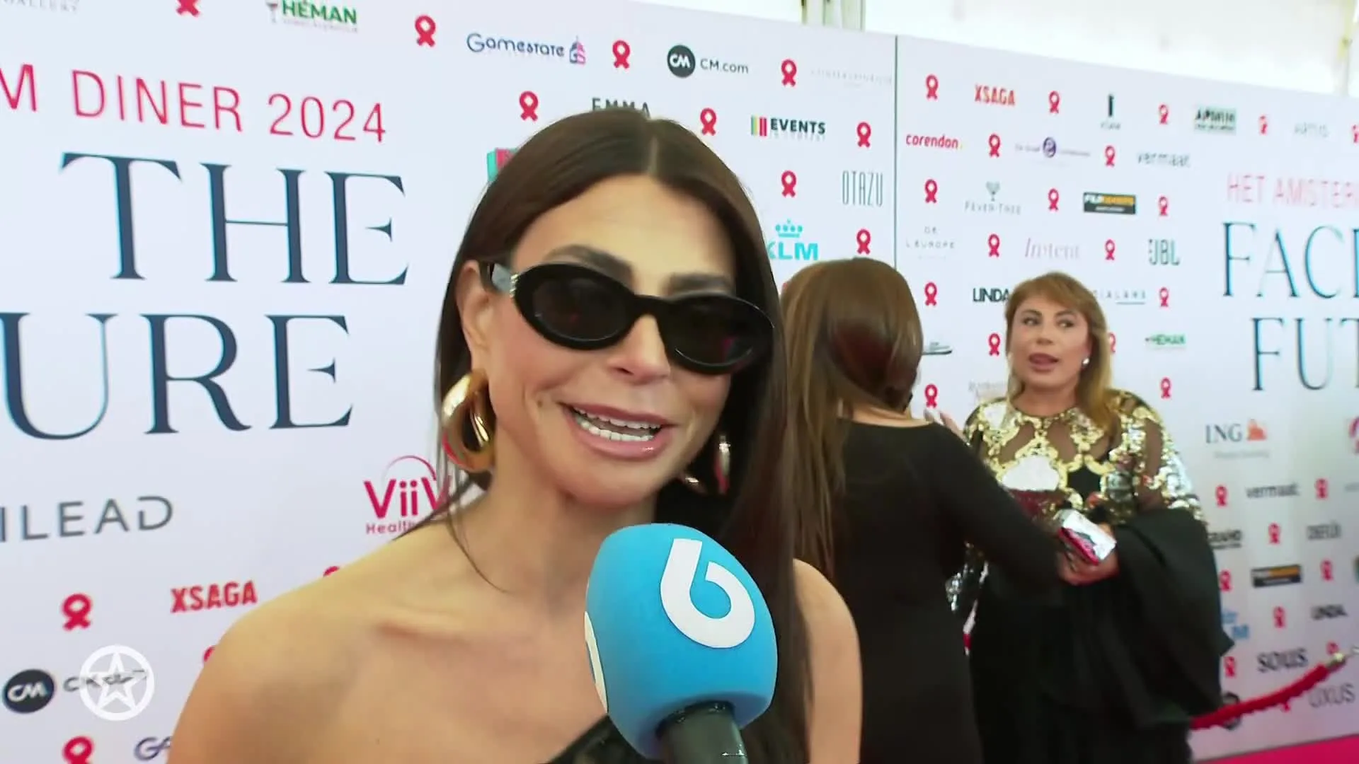 Olcay Gulsen na maanden weer in talkshow; reageert op uitspraak over Wierd Duk