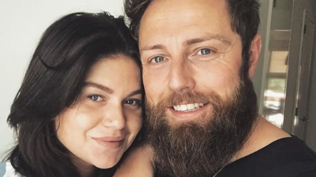 Ex Roxeanne Hazes duikt op in Steenrijk, Straatarm