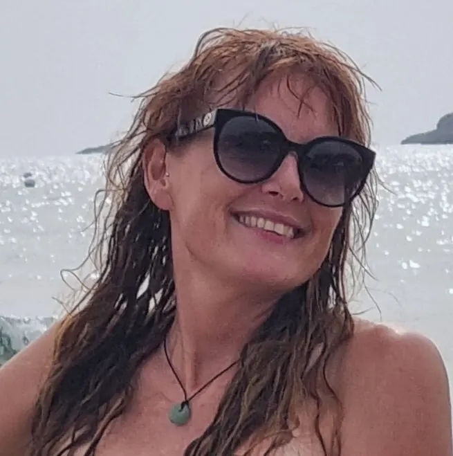 Zus Sonja Bakker reageert op schandaalboek