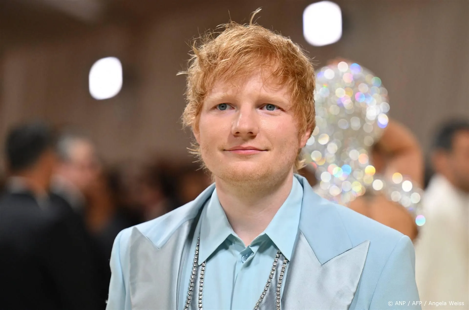 Ed Sheeran onder vuur door selfie met Johnny Depp