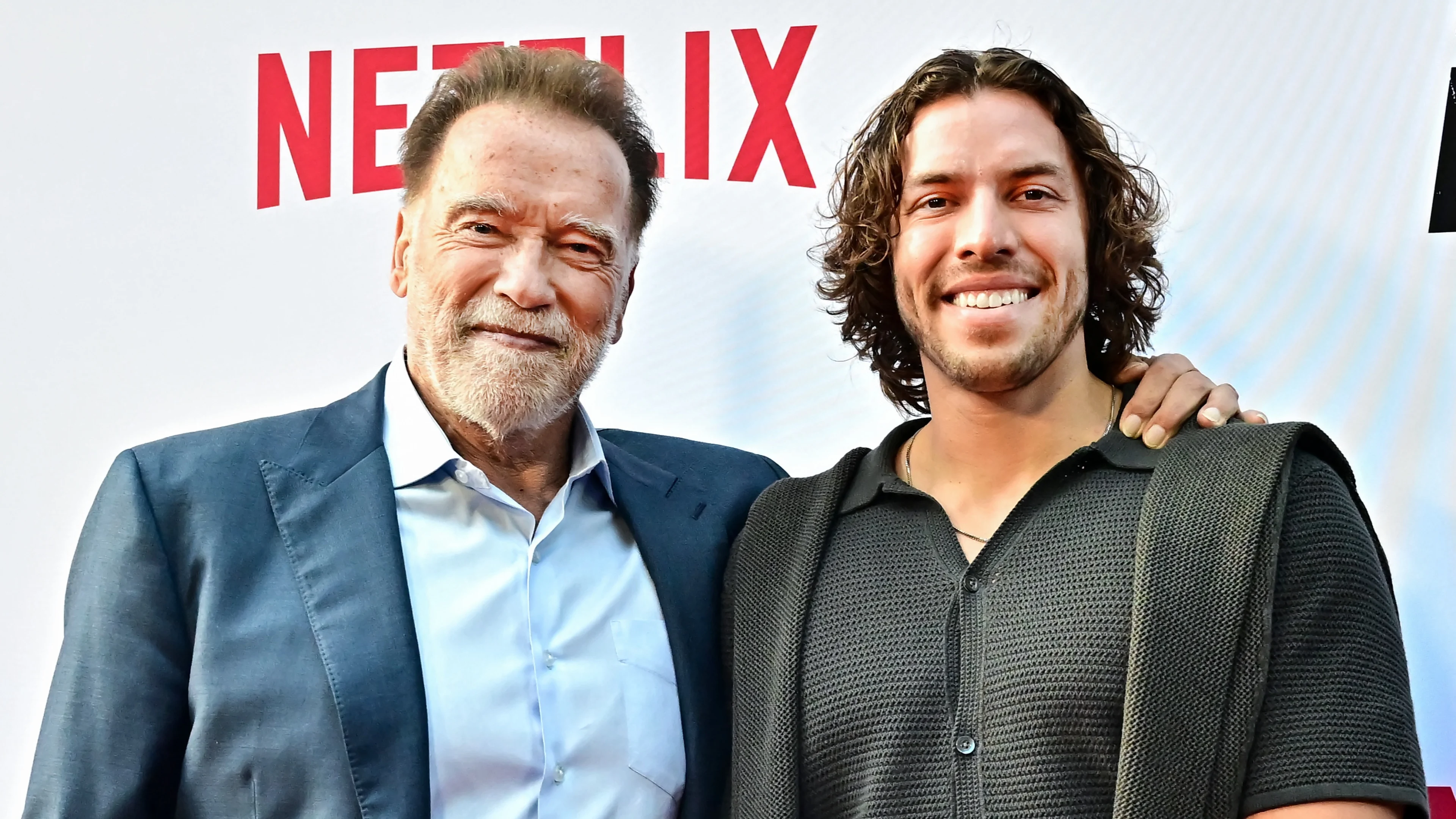 Zien: Joseph Baena (28), zoon Arnold Schwarzenegger, wint bodybuildingwedstrijd