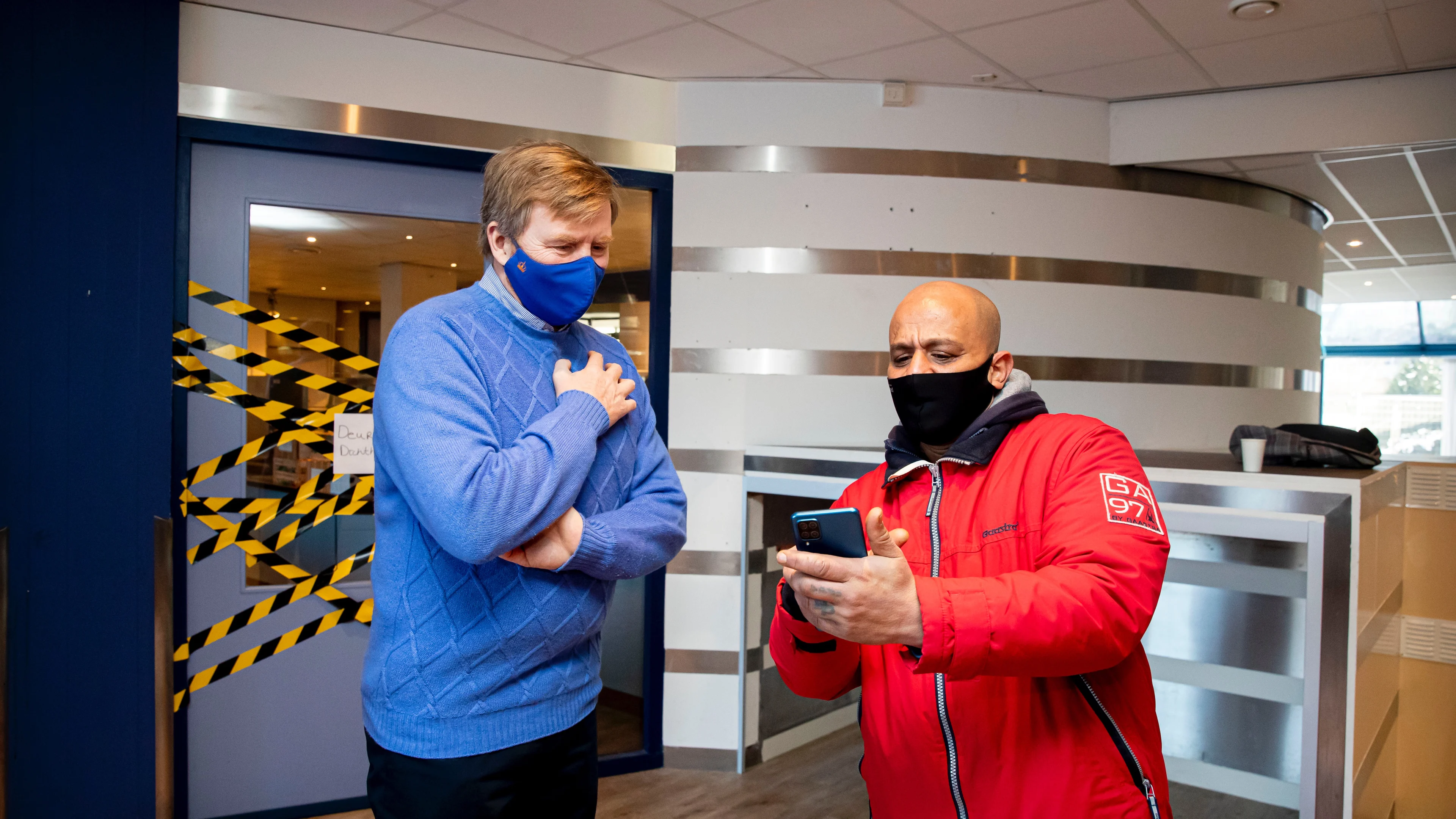 Willem-Alexander maakt 'opvallende' kledingkeuze