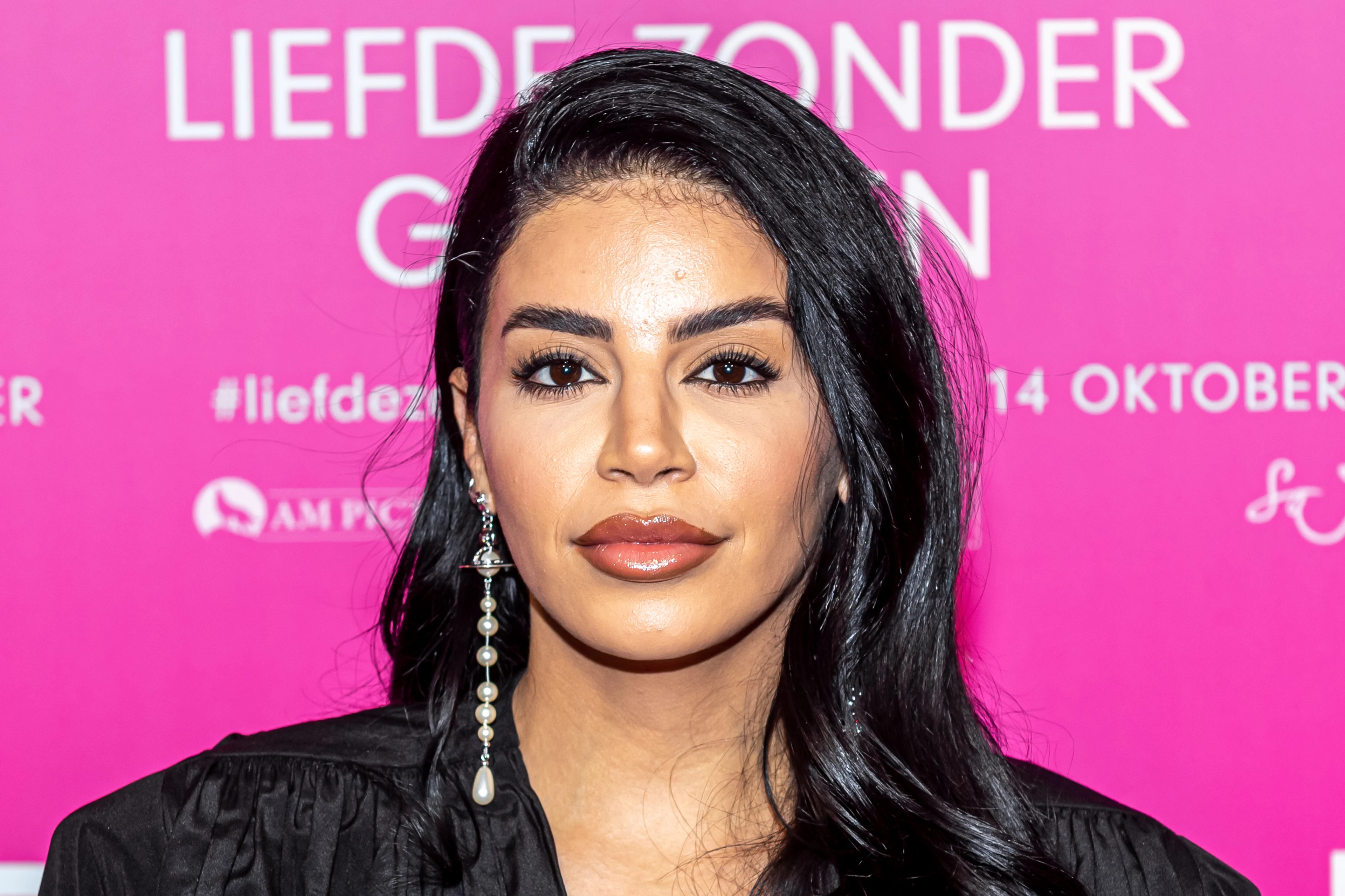 Bakken met kritiek op ‘billen-vergrotende pillen’ Selma Omari