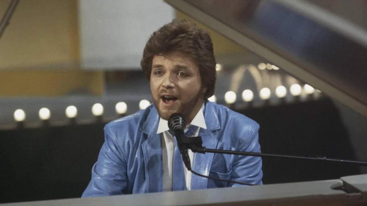 Kayak-zanger en stemacteur Edward Reekers (68) overleden