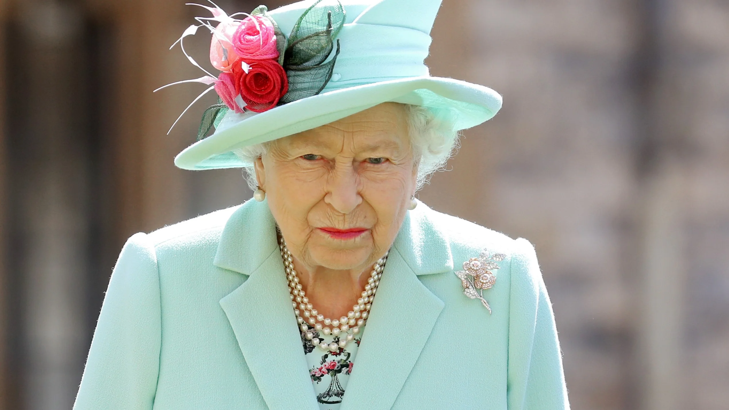 Queen Elizabeth weer aan het werk na coronabesmetting