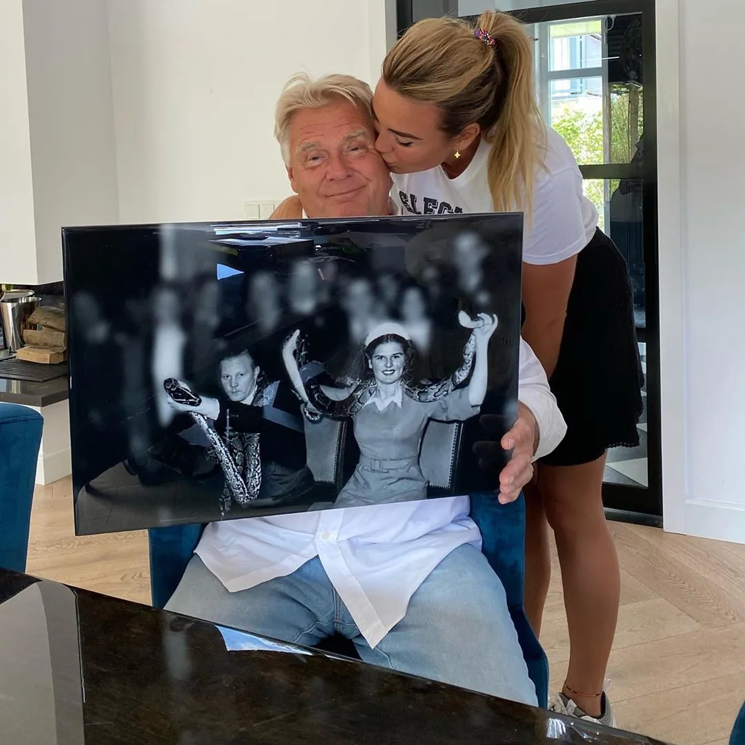 Monique geeft dierbaar cadeau aan vader