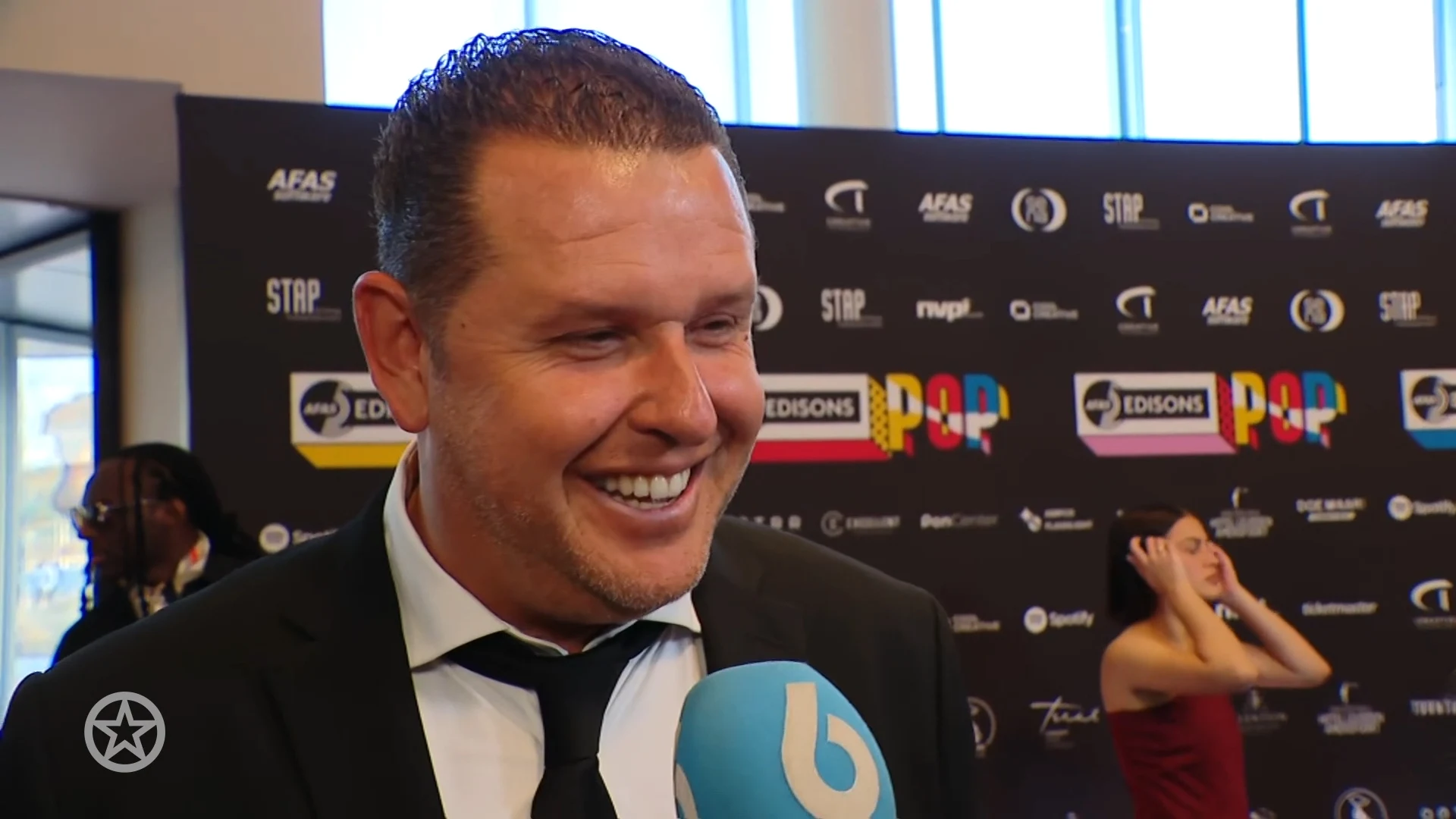 Volkszanger John West over zijn aankomende huwelijk