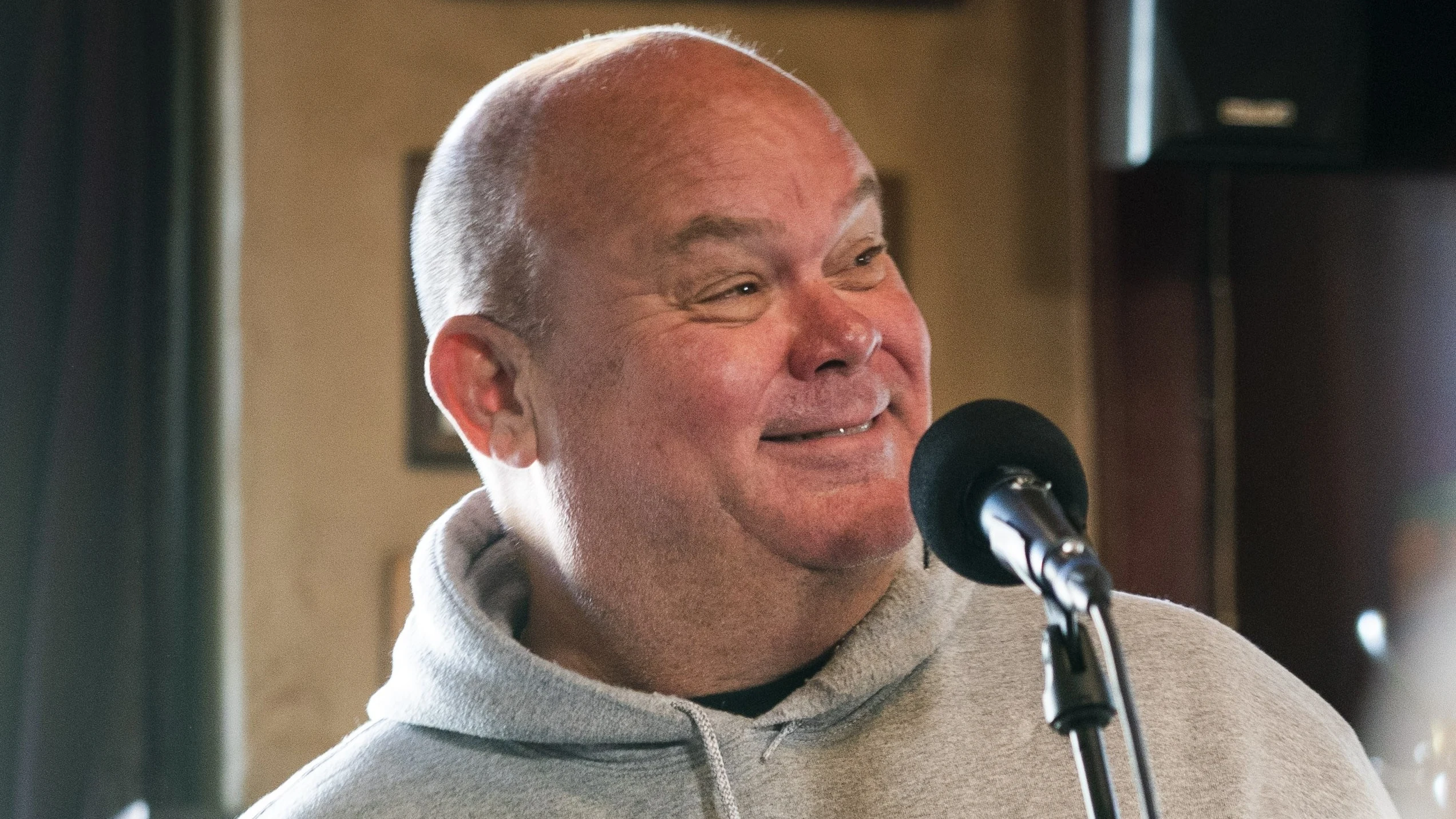 Paul de Leeuw 'als trotse Rotterdammer' geëerd met penning