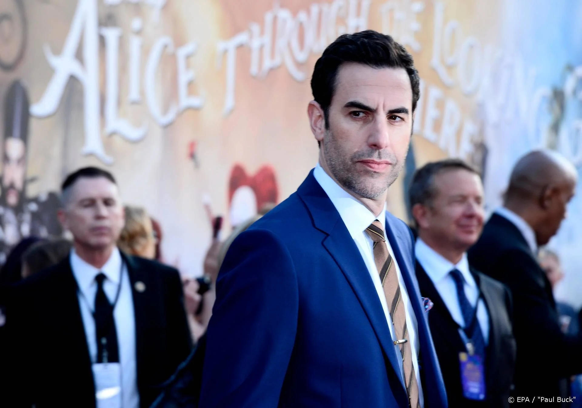 Sacha Baron Cohen neemt conservatieve rally in de maling