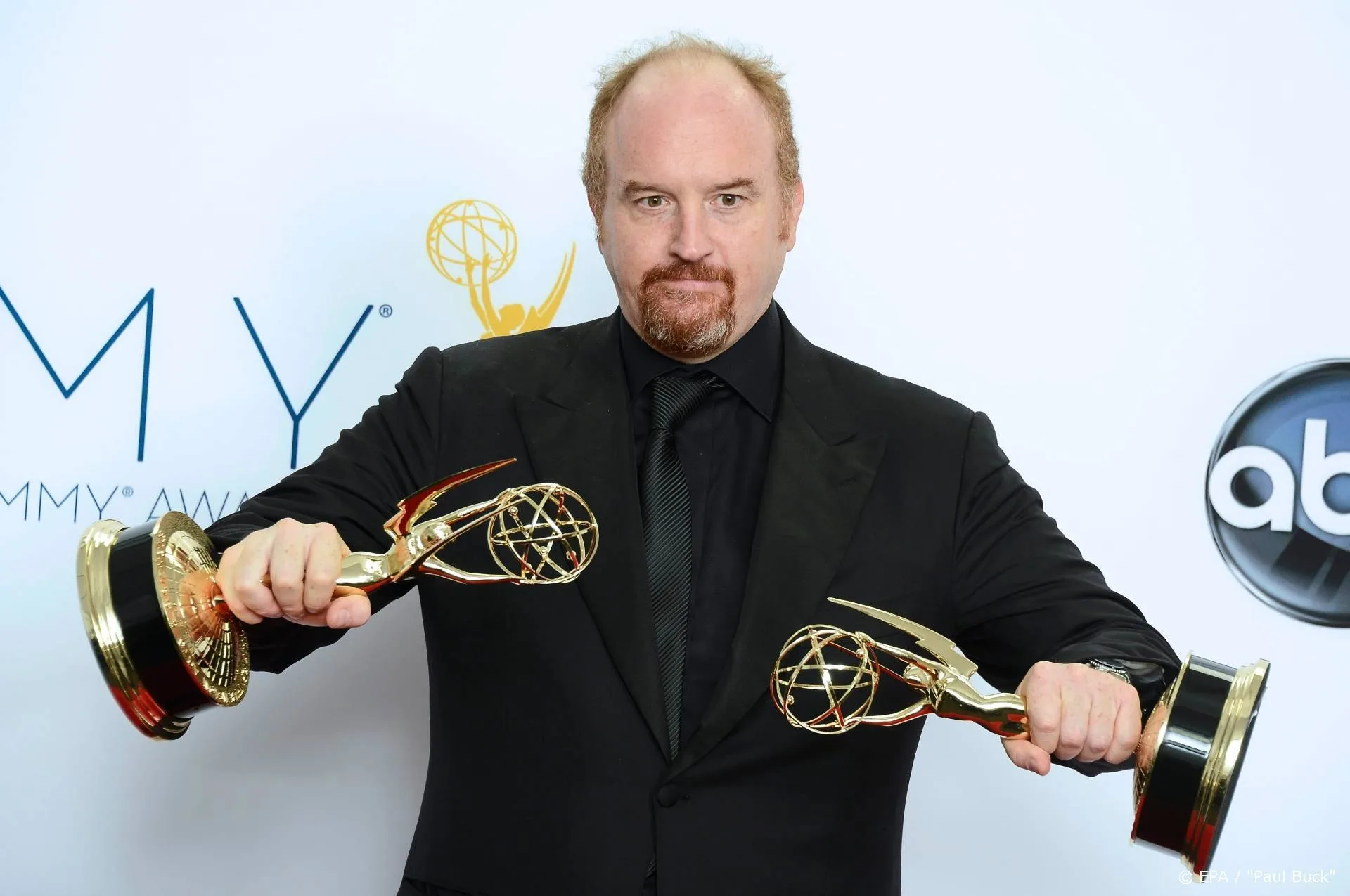 Joe Biden stort donatie Louis C.K. terug