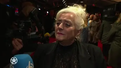 Mick Harren en moeder op rode loper