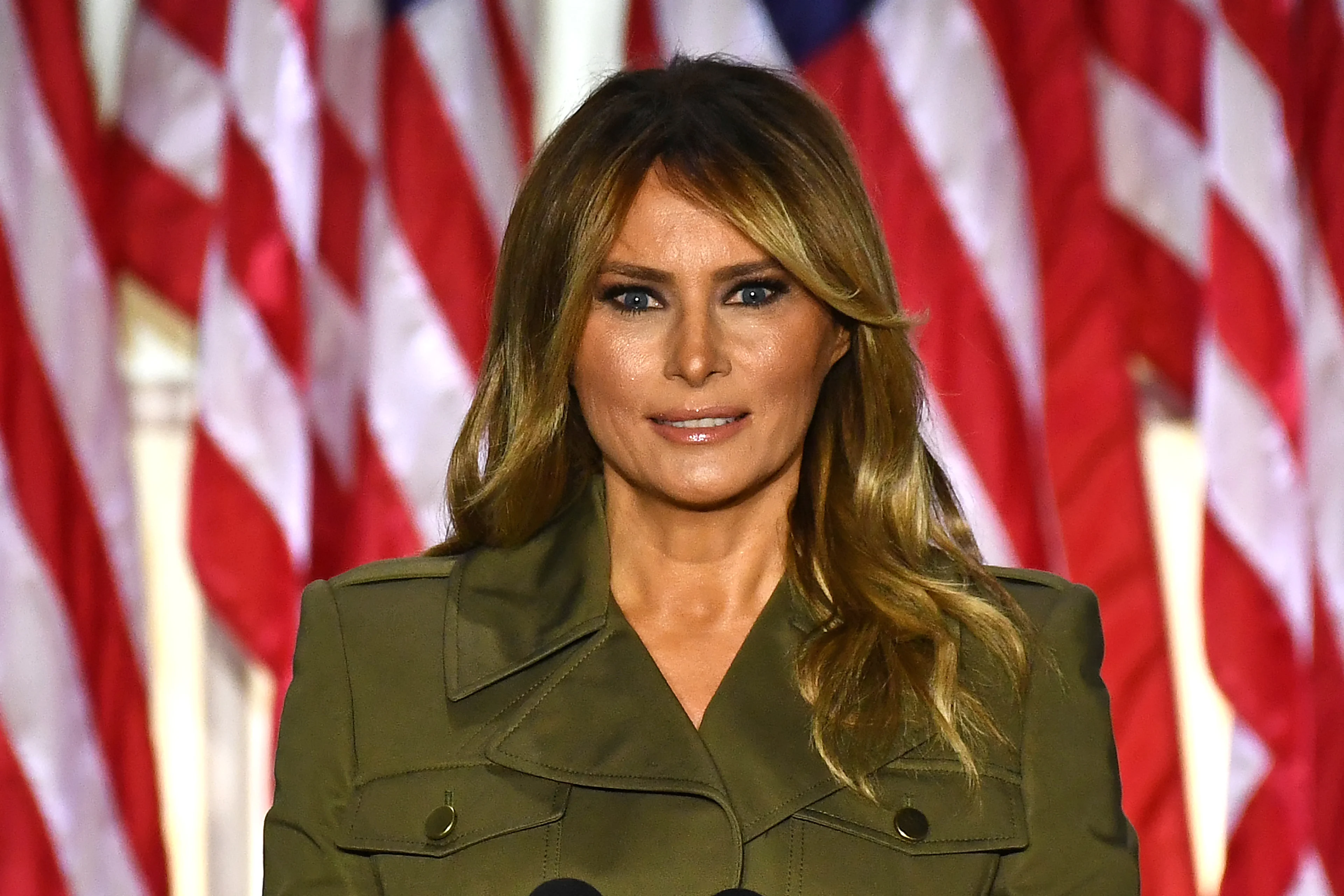 Ex-vriendin Melania Trump klapt uit de school