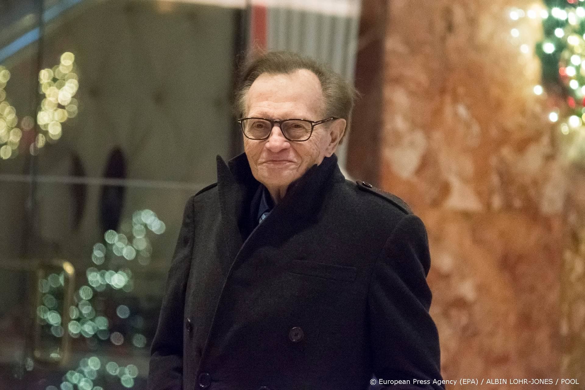 Sterren prijzen en bedanken talkshowlegende Larry King