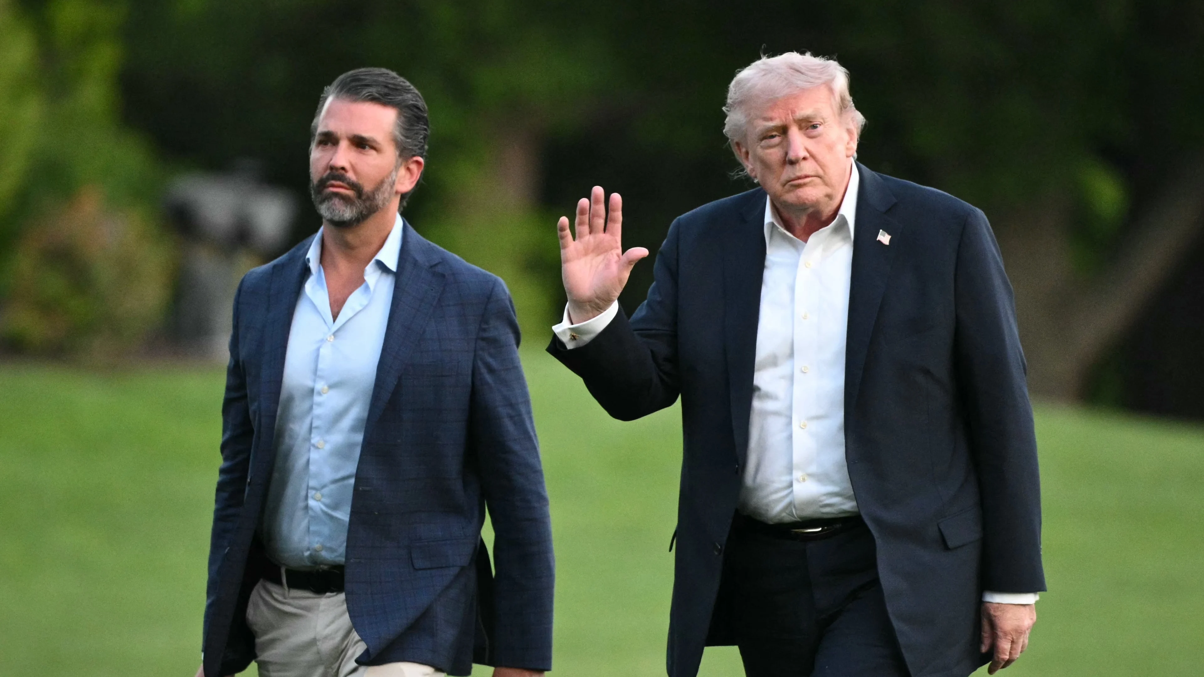 Trump zegt bruiloft van zoon Don Jr. af uit 'liefde voor de Verenigde Staten'