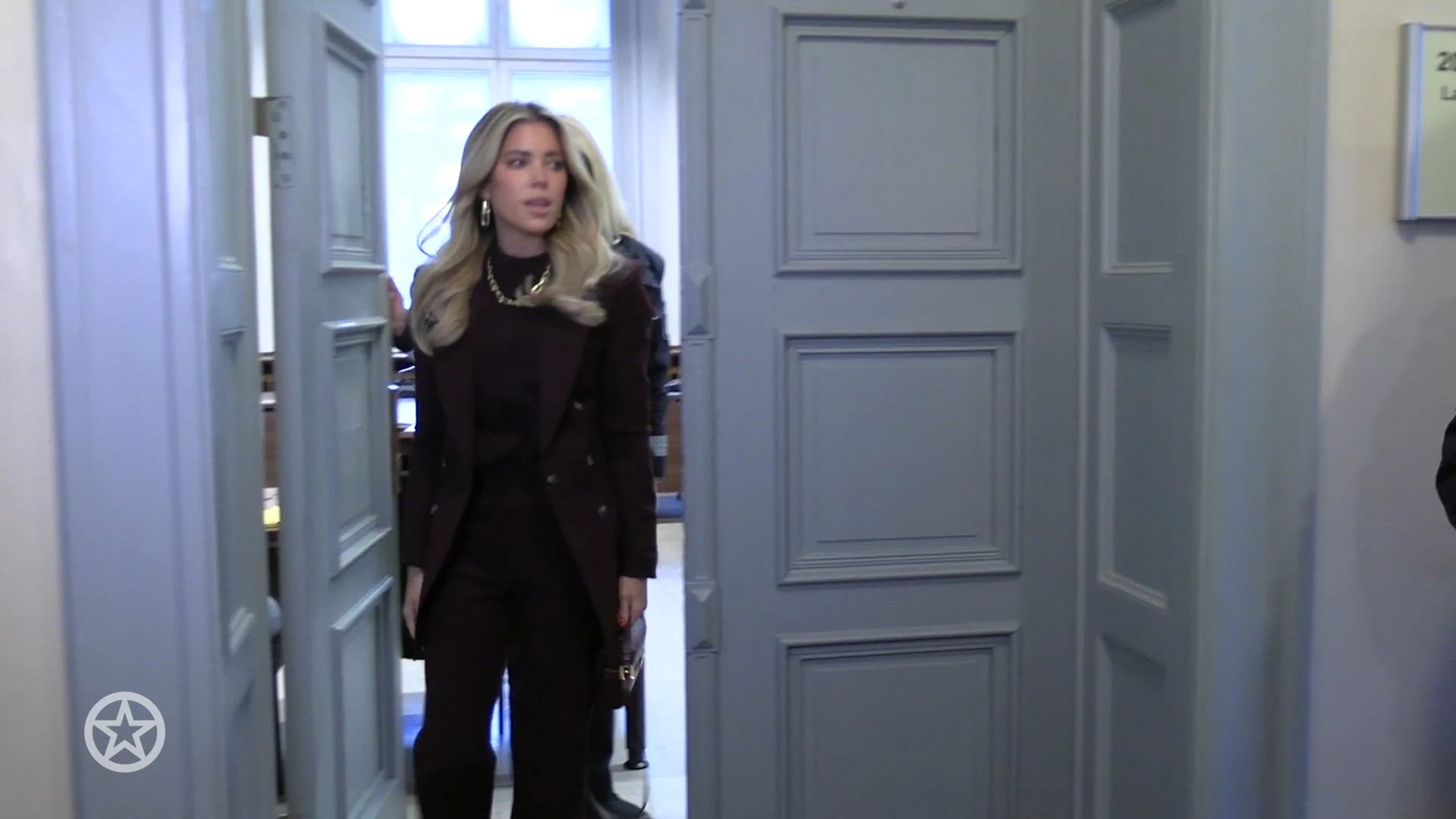 Sylvie Meis emotioneel in de rechtbank na tassenroof