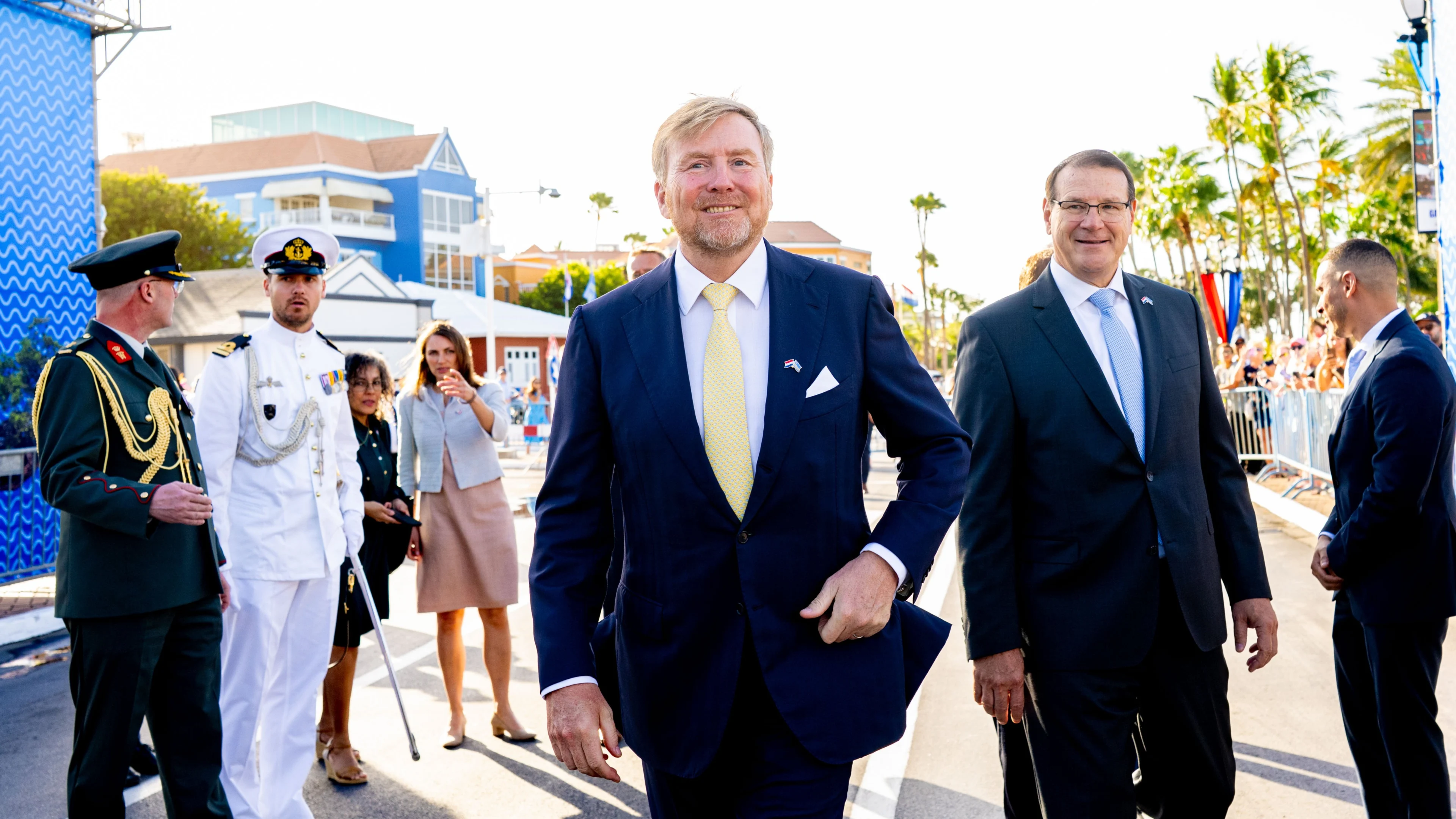 Demonstranten wachten Willem-Alexander op in Aruba