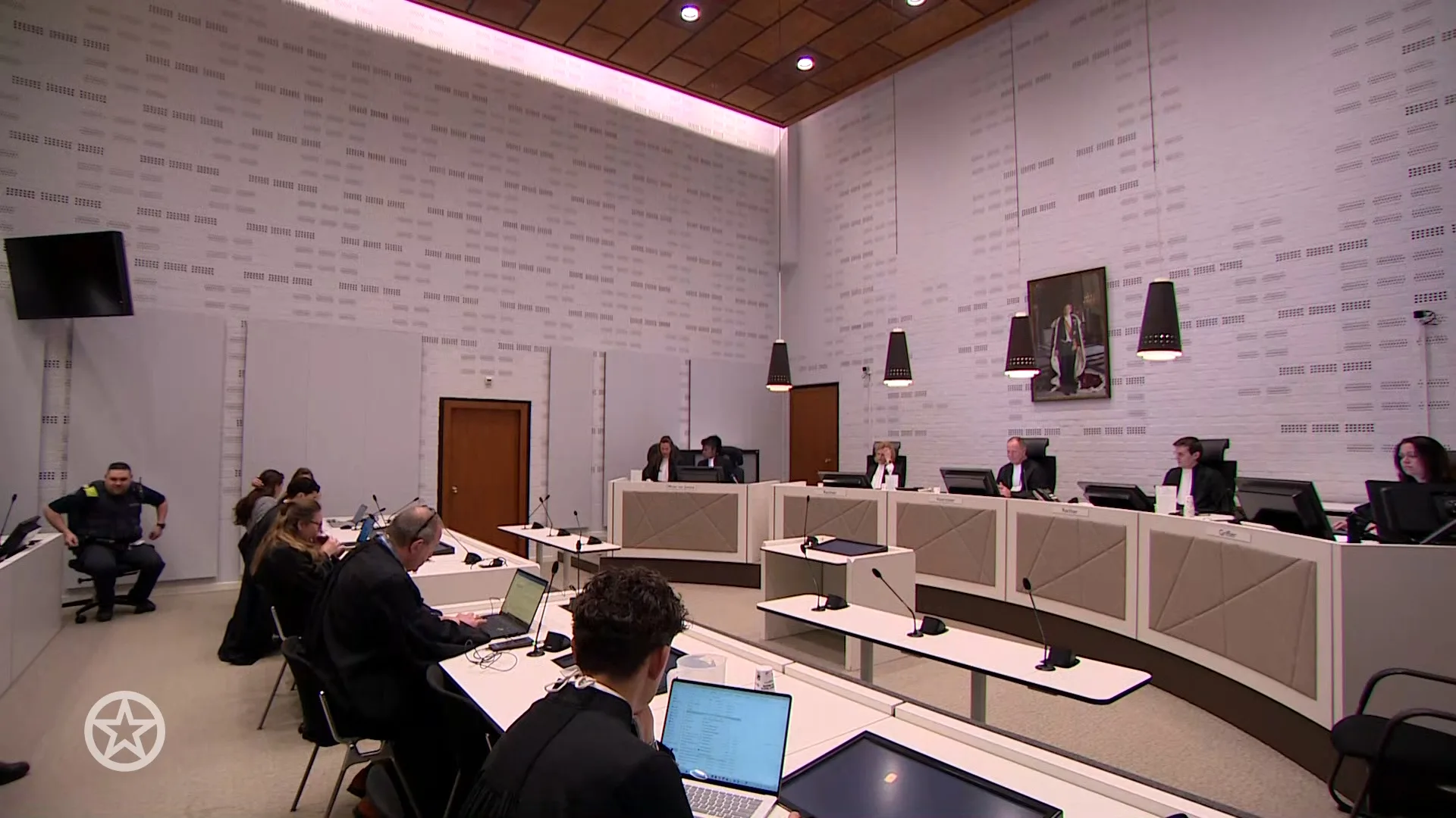 OM eist tot 14 jaar celstraf tegen verdachten uitbuiting 'Barbie'