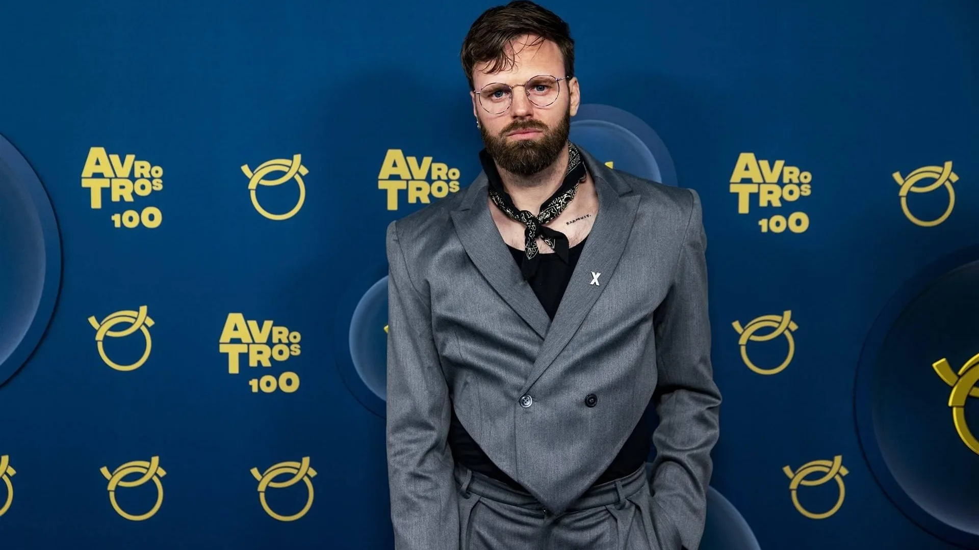 Tim Hofman diep door het stof en zegt sorry