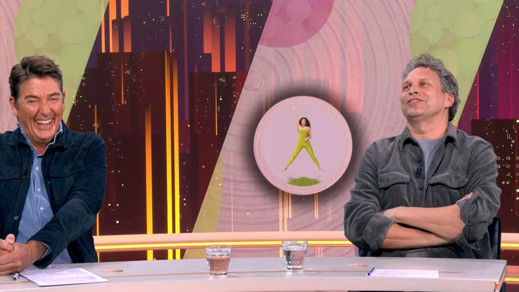 Shownieuws-tafel ongemakkelijk van pil voor 'je doos'