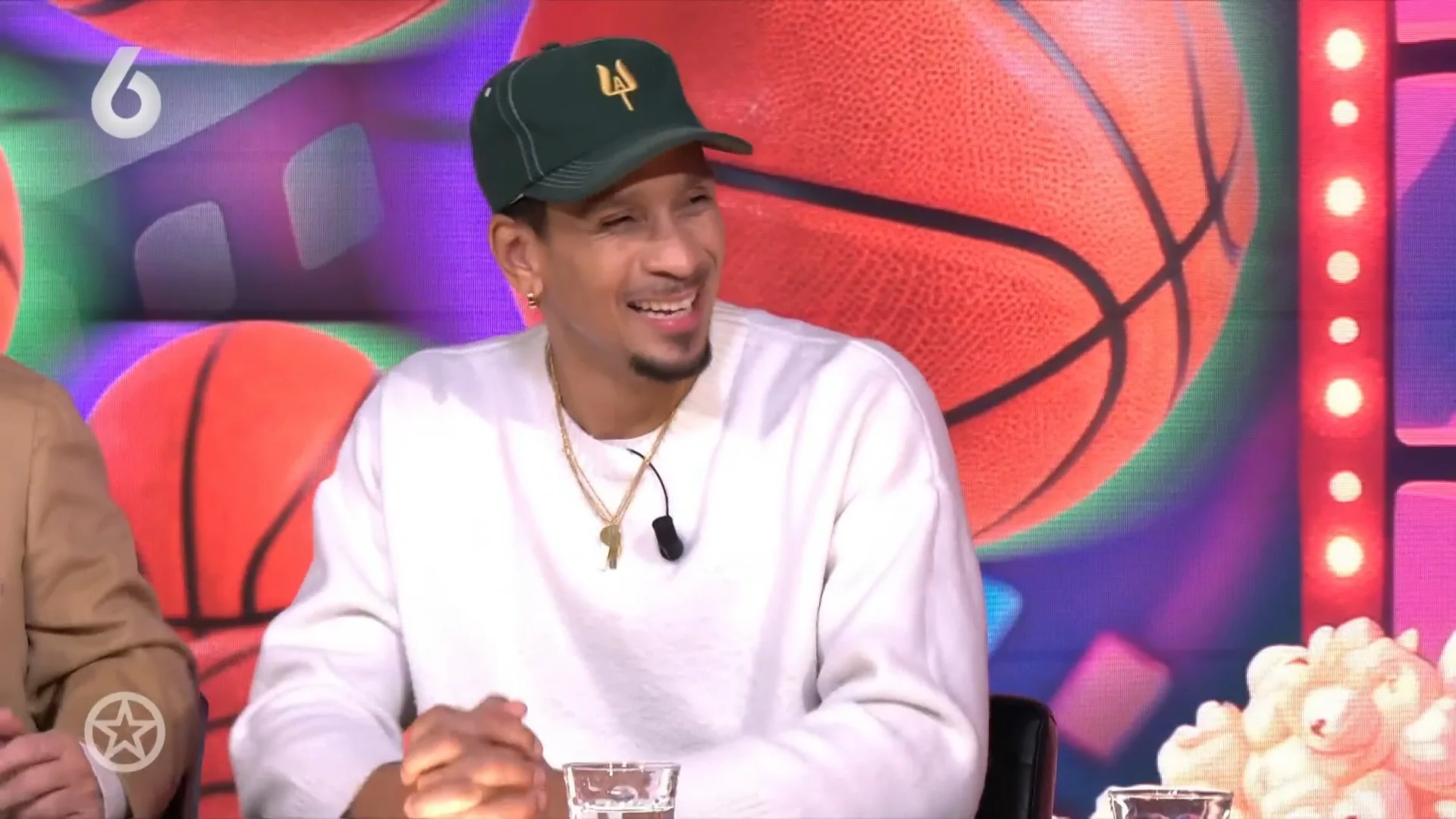 Worth de Jong is bezig met een film