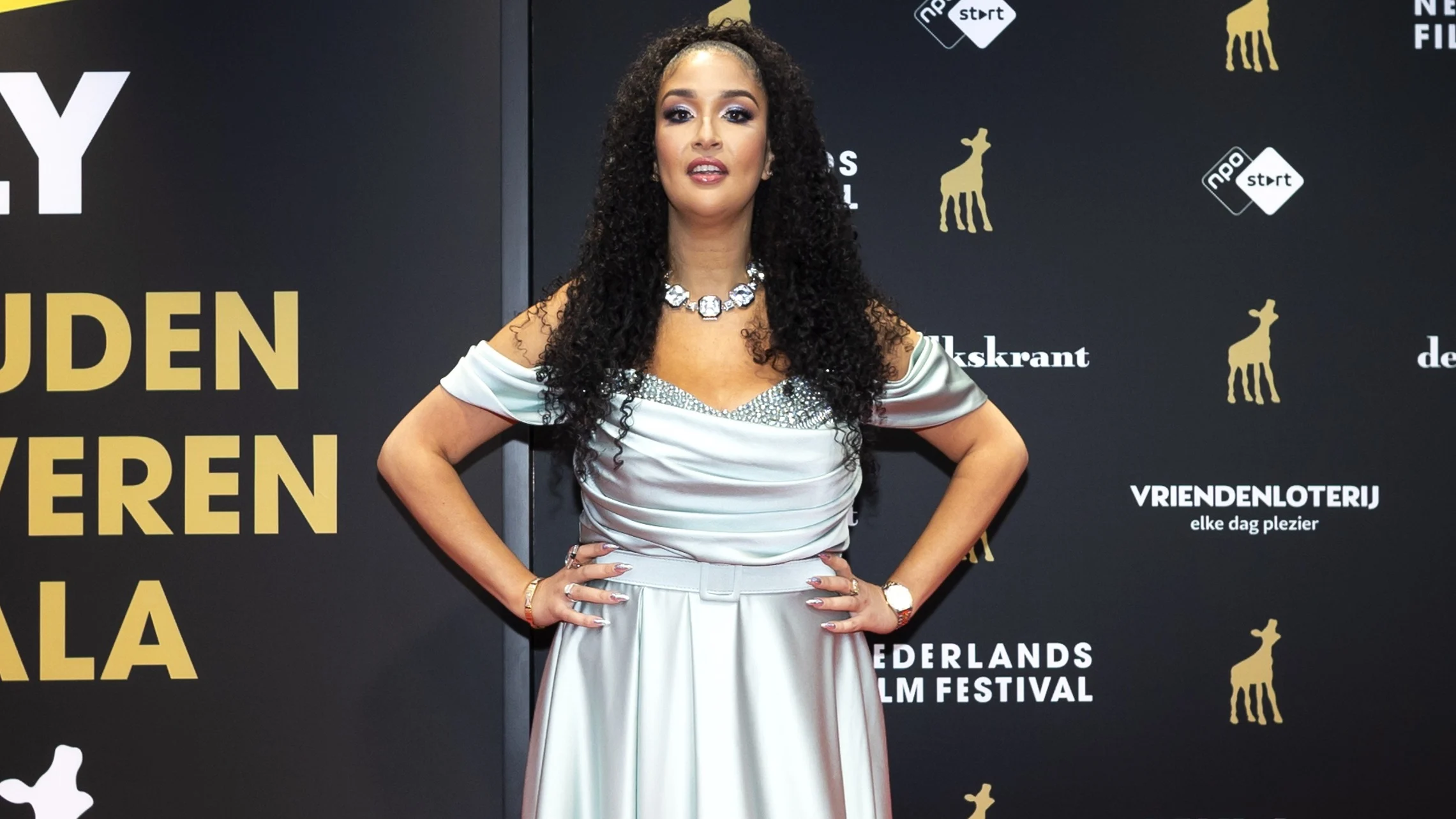 Soundos haalt uit naar haar partner: 'Te oud voor Tinder'