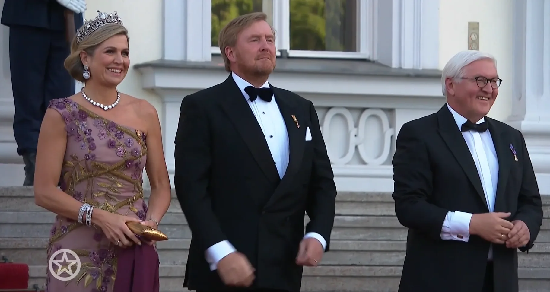 Stralende Máxima bij galadiner in Berlijn