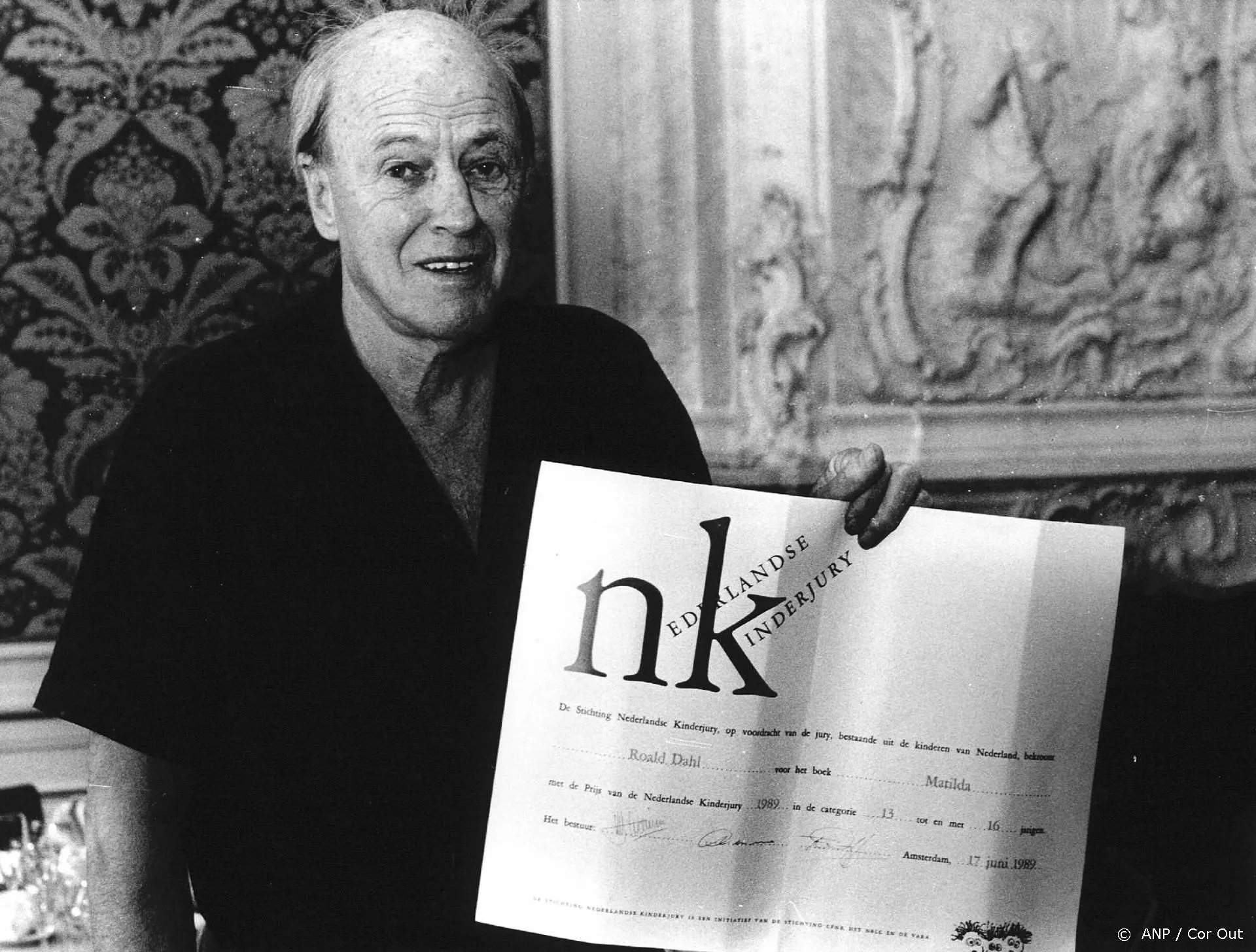 Nabestaanden Roald Dahl bieden excuses aan