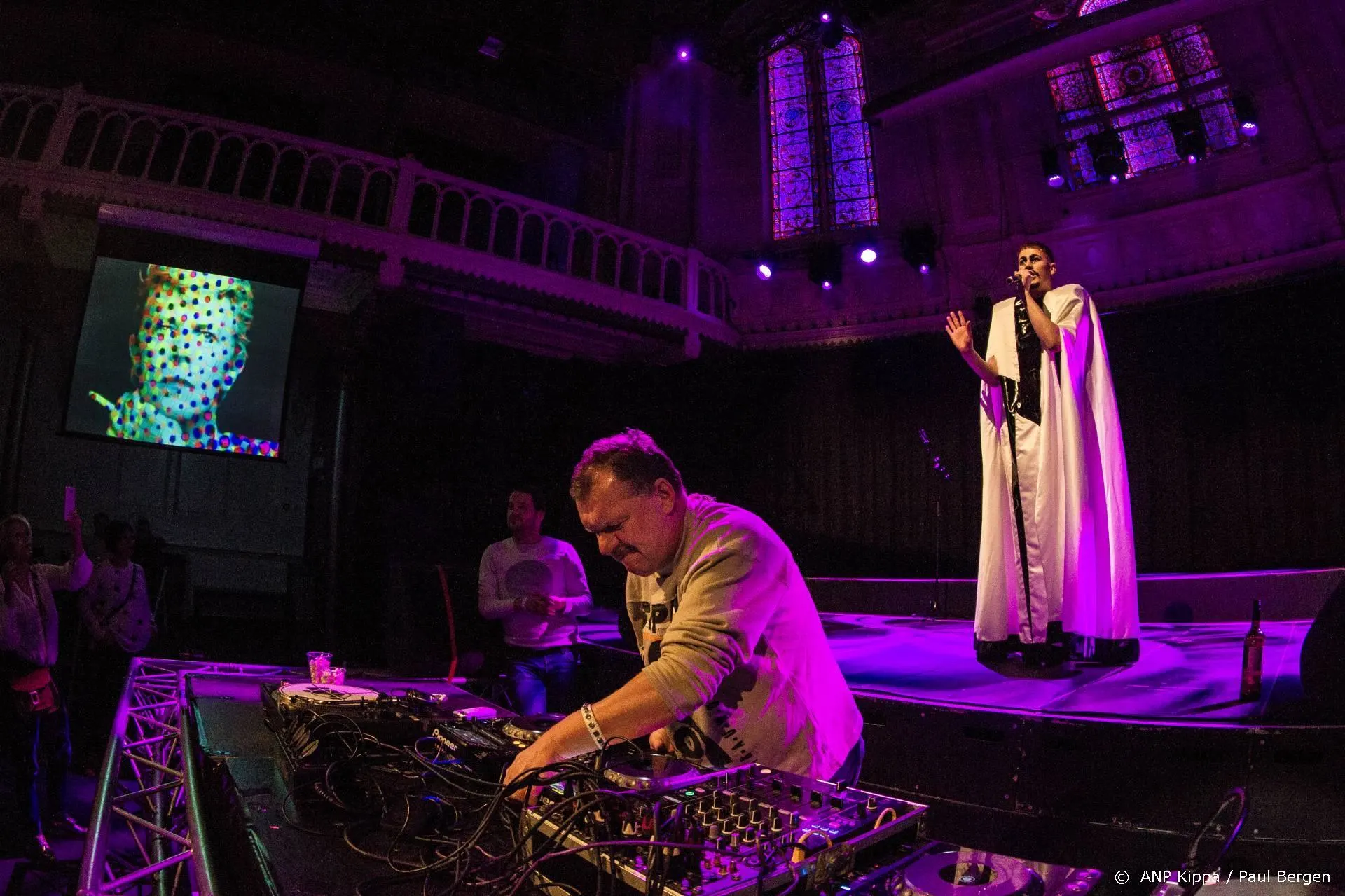 Boze Joost van Bellen gaat naar coronaprotest op Museumplein