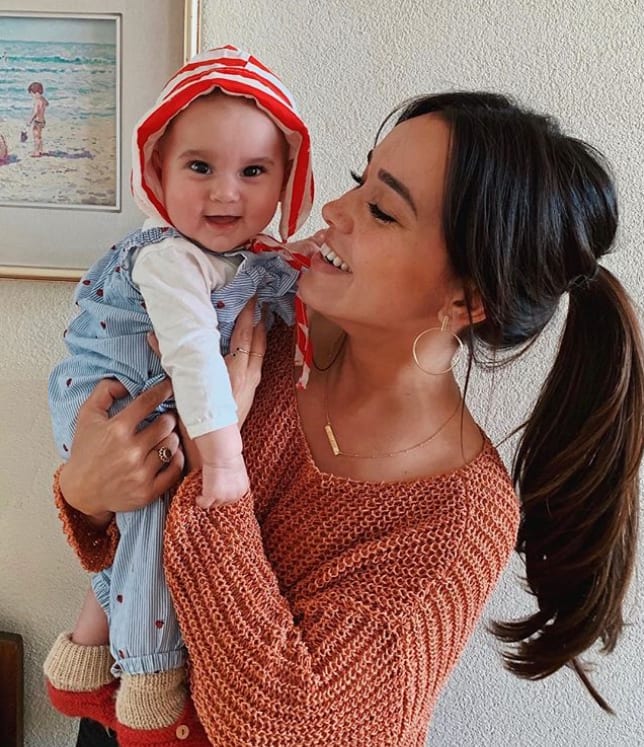 ZIEN: Bibi Breijman bezorgt baby Teddy de slappe lach