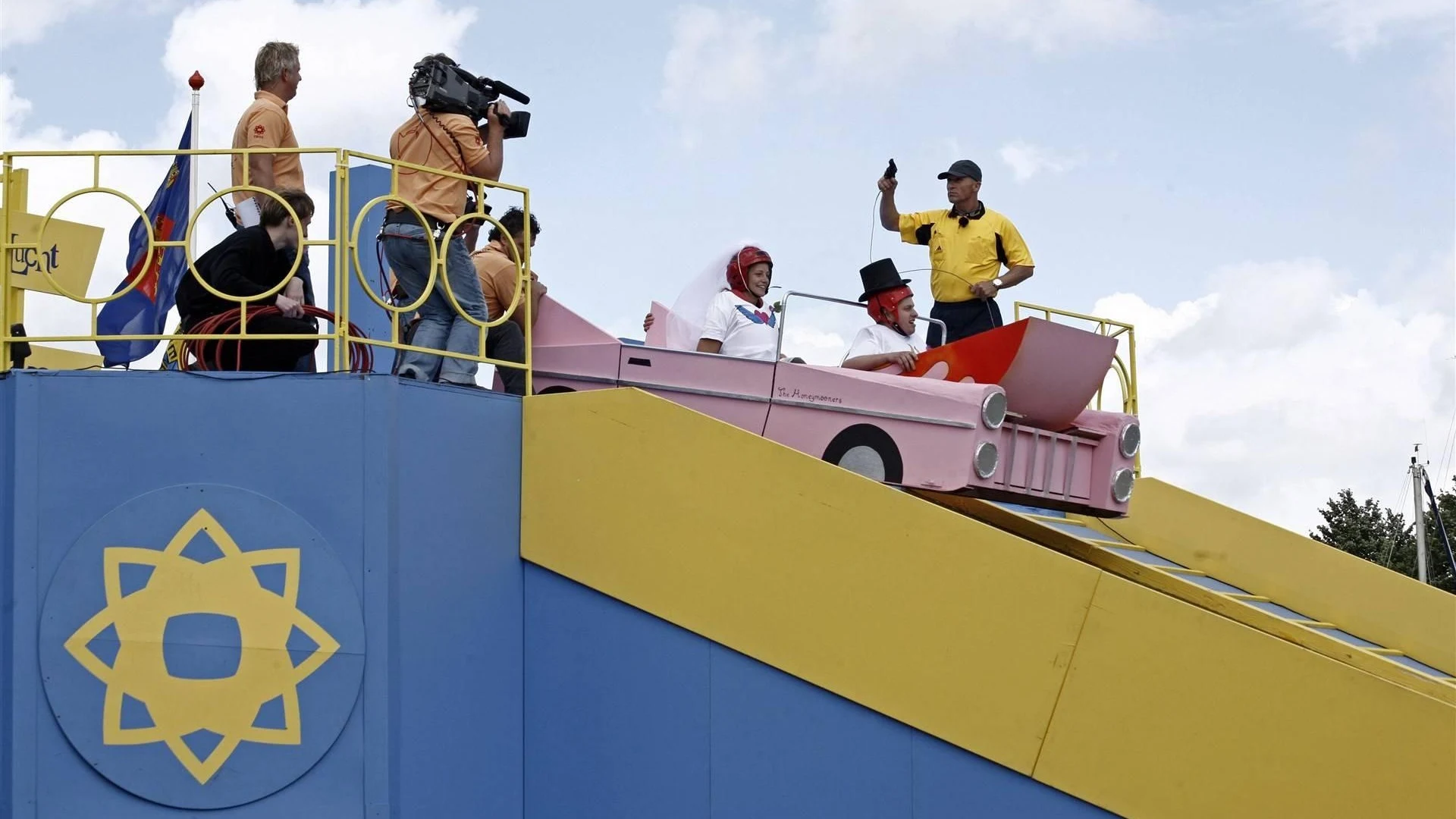 Compilatie 50 jaar Te land, ter zee en in de lucht scoort