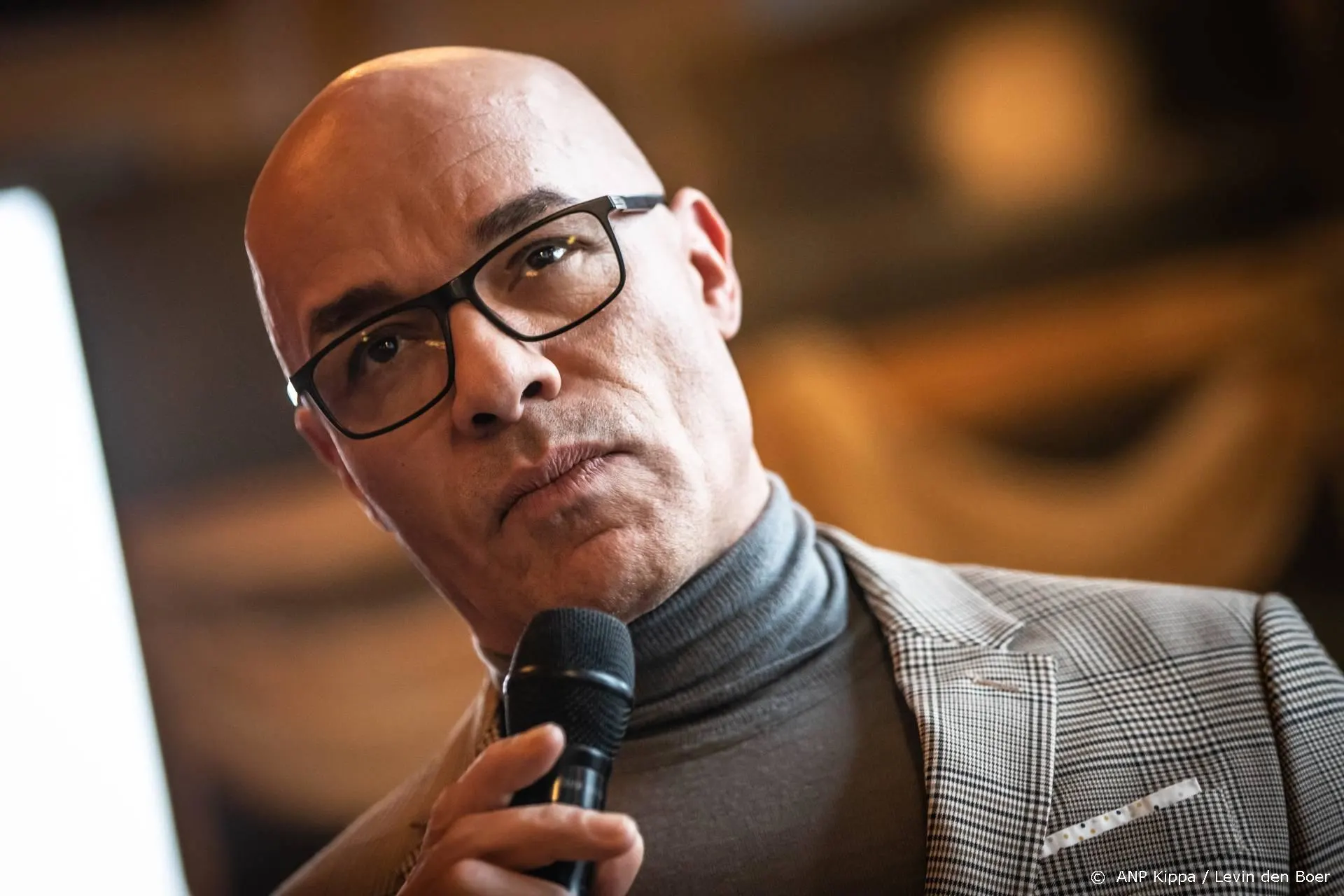 Stanley Burleson doet bizarre medische bekentenis