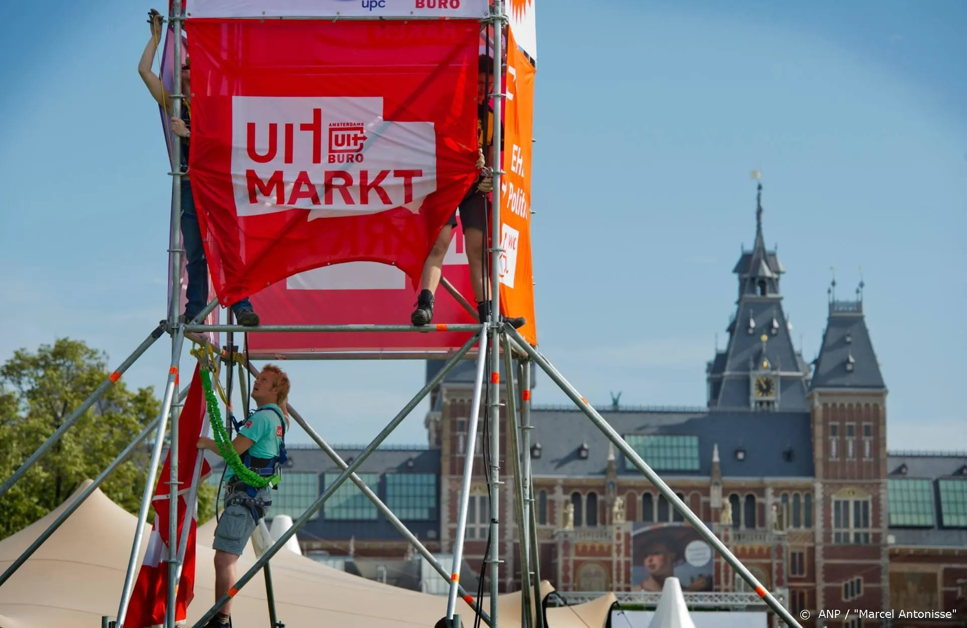 Aangepaste vorm van Uitmarkt begint