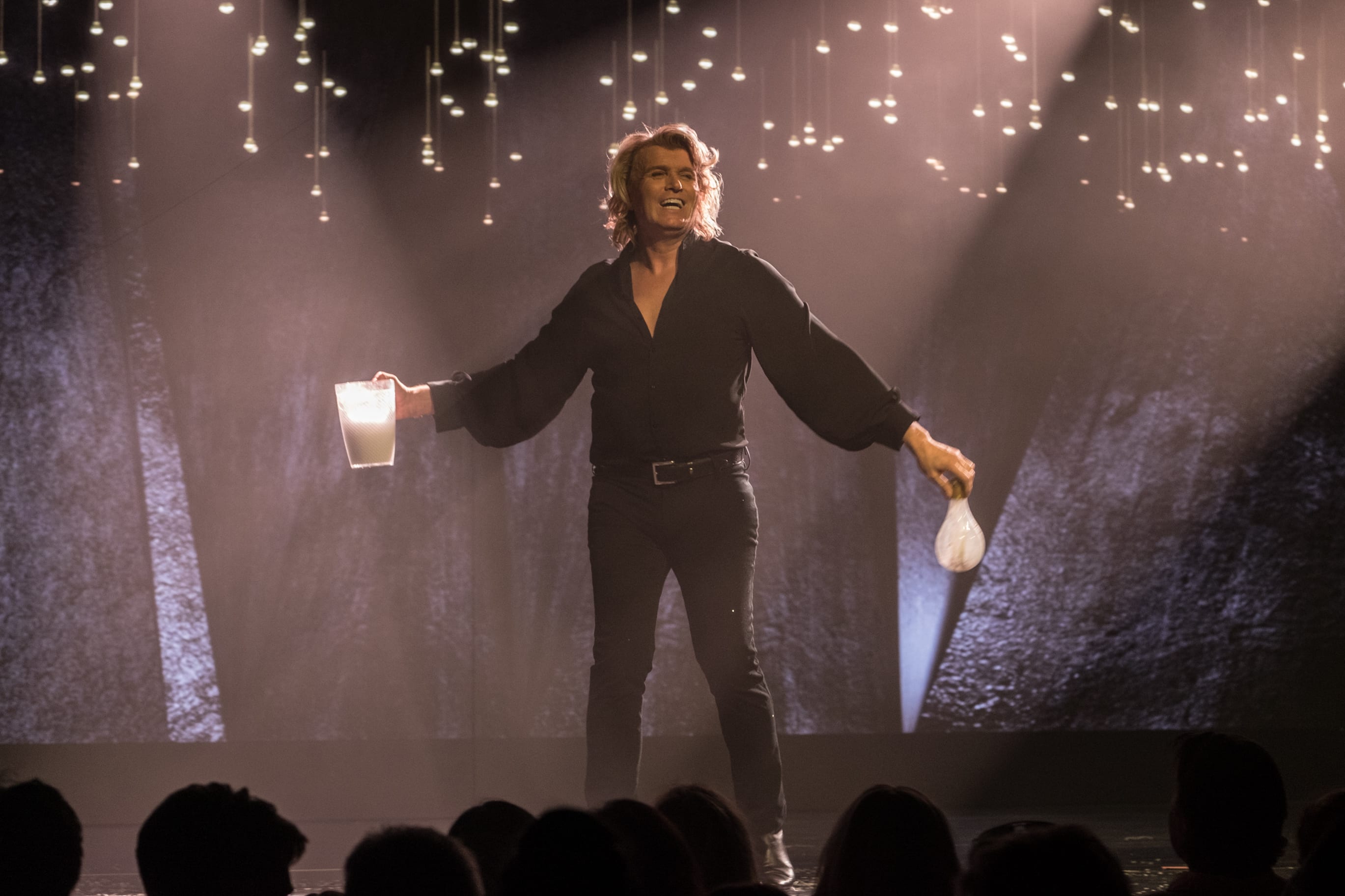 ZIEN: Hans Klok verbluft volgers met illusie!