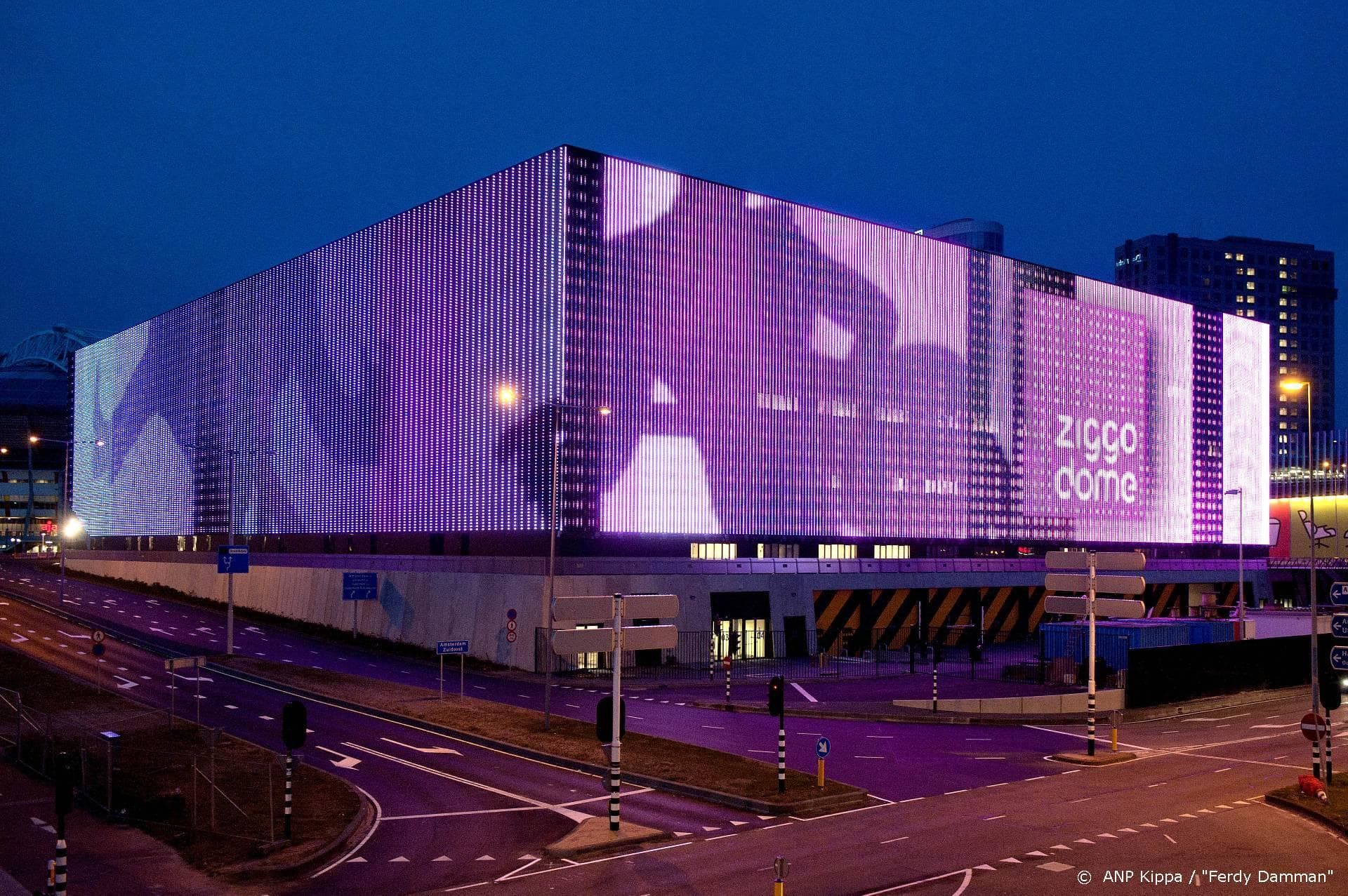 Ziggo Dome eert vitale beroepen met U2