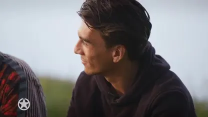 André Hazes sluit zijn moeder Rachel in de armen