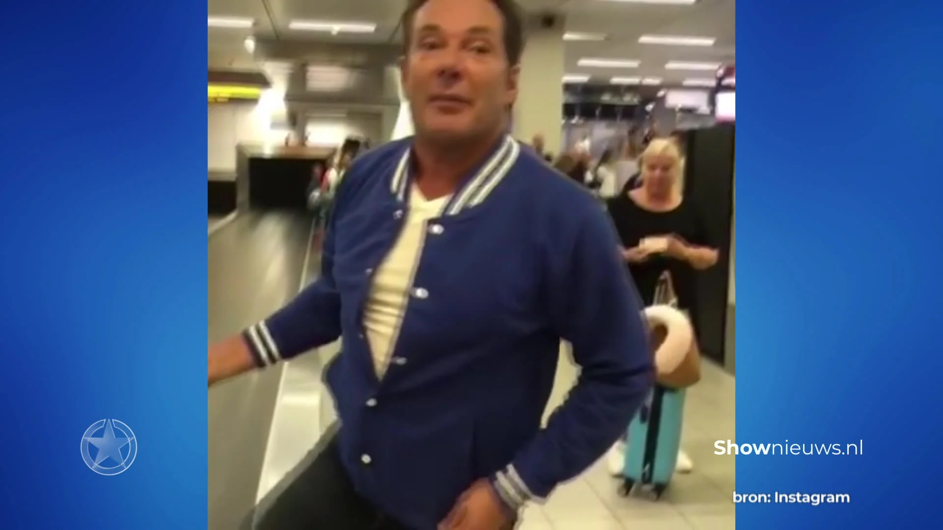 Gerard Joling bijna gewond geraakt op de bagageband!