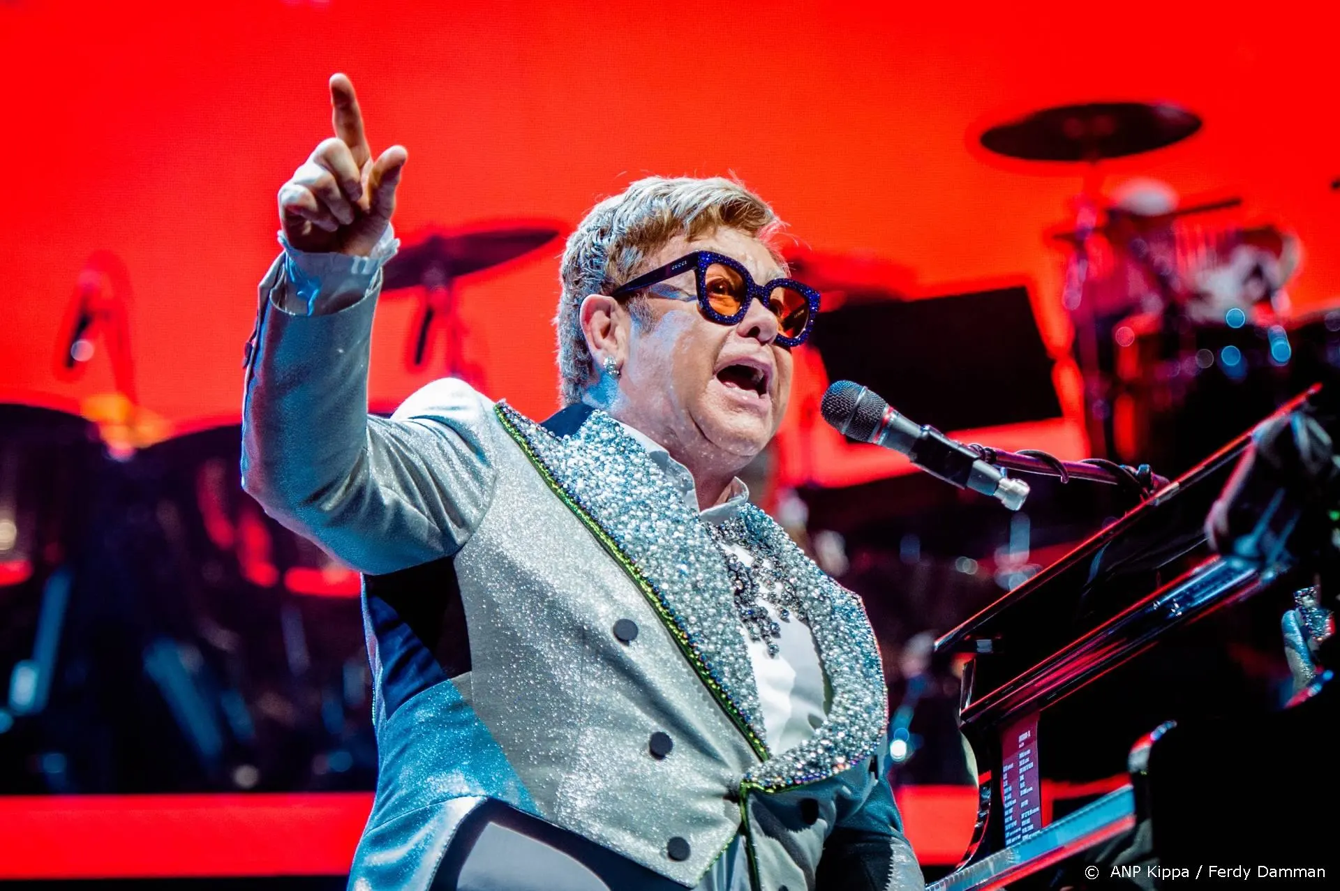 Privévliegtuig Elton John maakt noodlanding