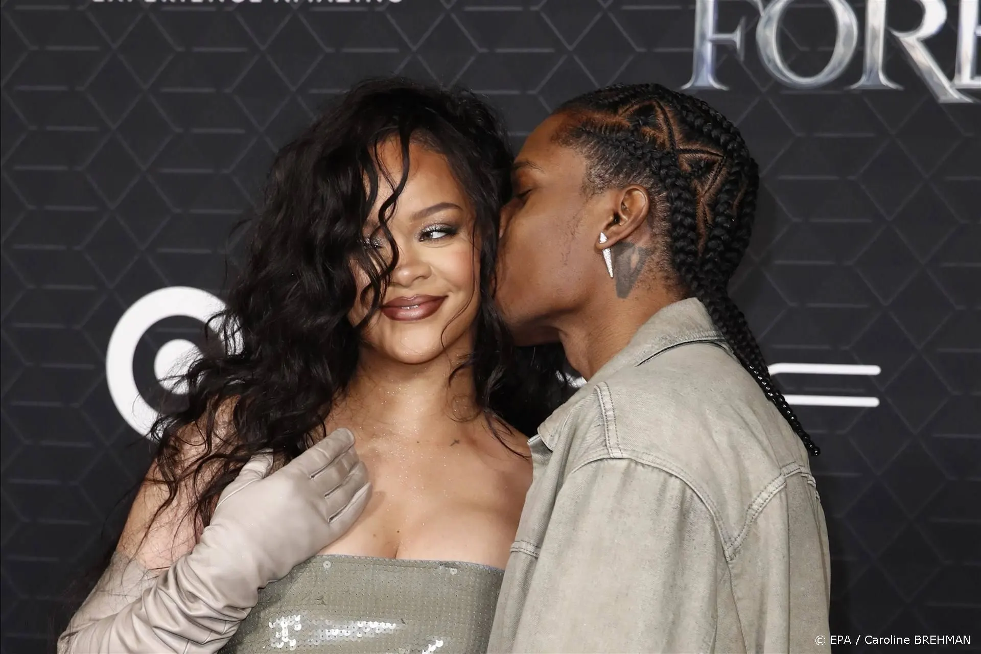 DIT wordt volgens volgers het geslacht van tweede kindje Rihanna