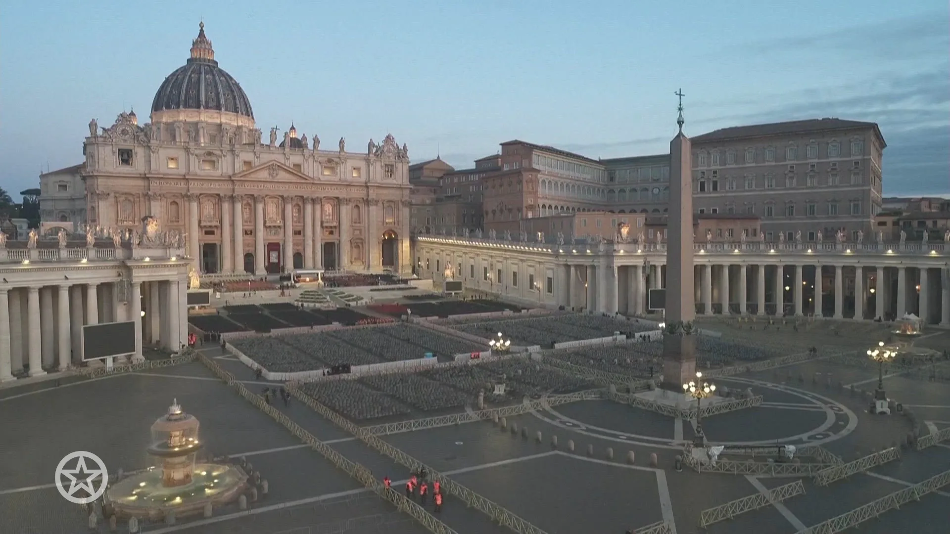 Máxima oogst lof met outfit bij inauguratie paus: 'Heel respectvol'